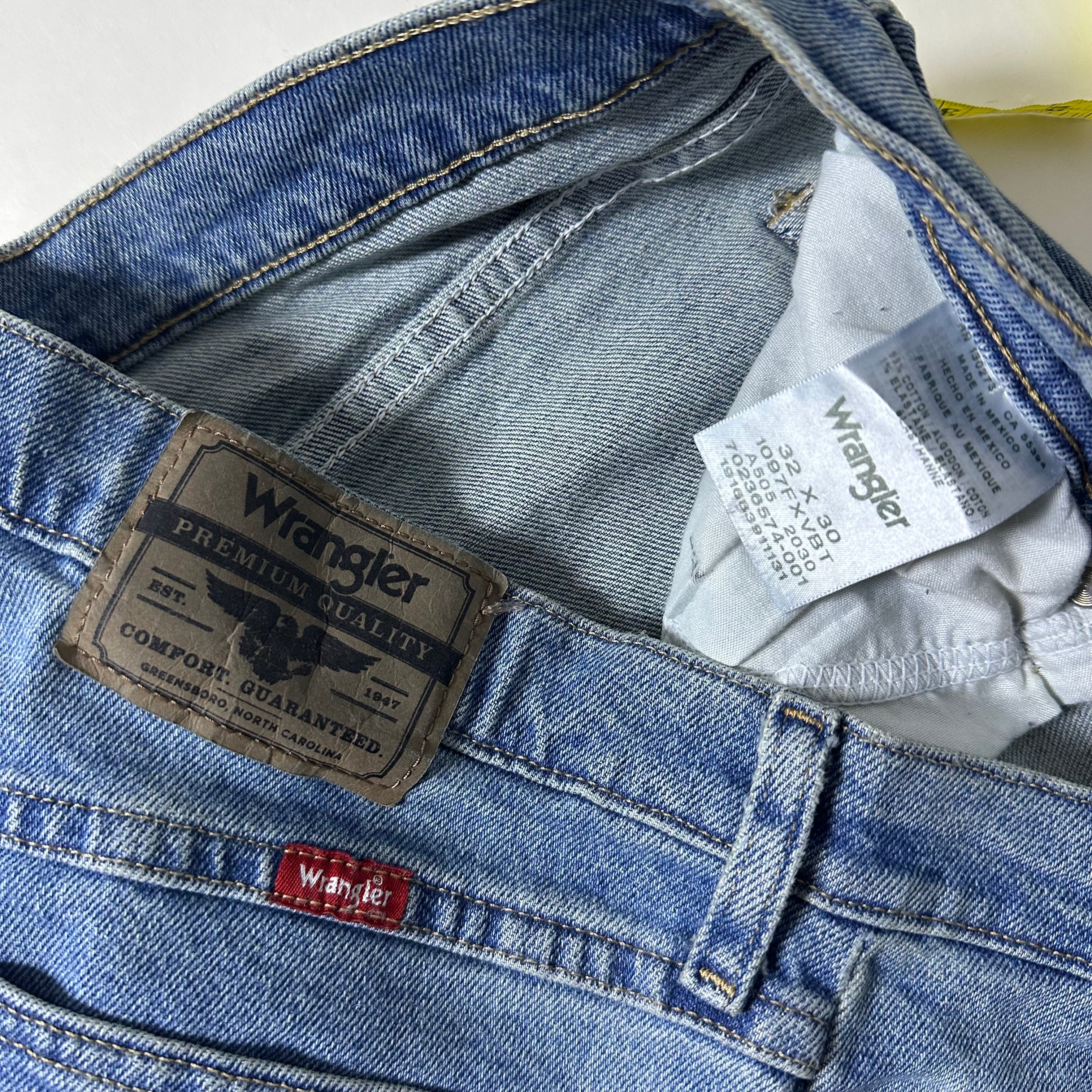 Wrangler Five Star Comfort Stretch Relaxed Fit Jeans in Bleached Tint (Size 32)