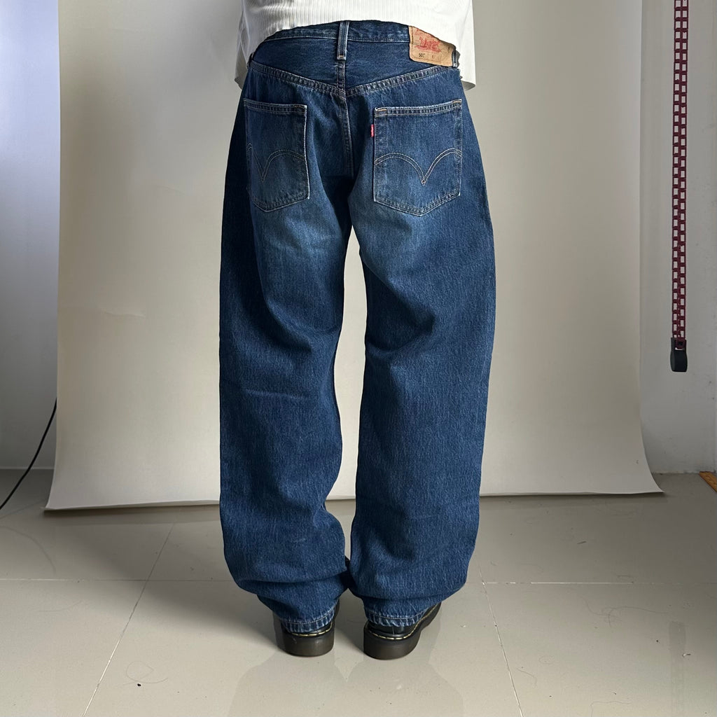 Vintage 2003 Levi’s 501 Original Fit Jeans Extended Patch Button Fly in Medium Wash (Size 33)