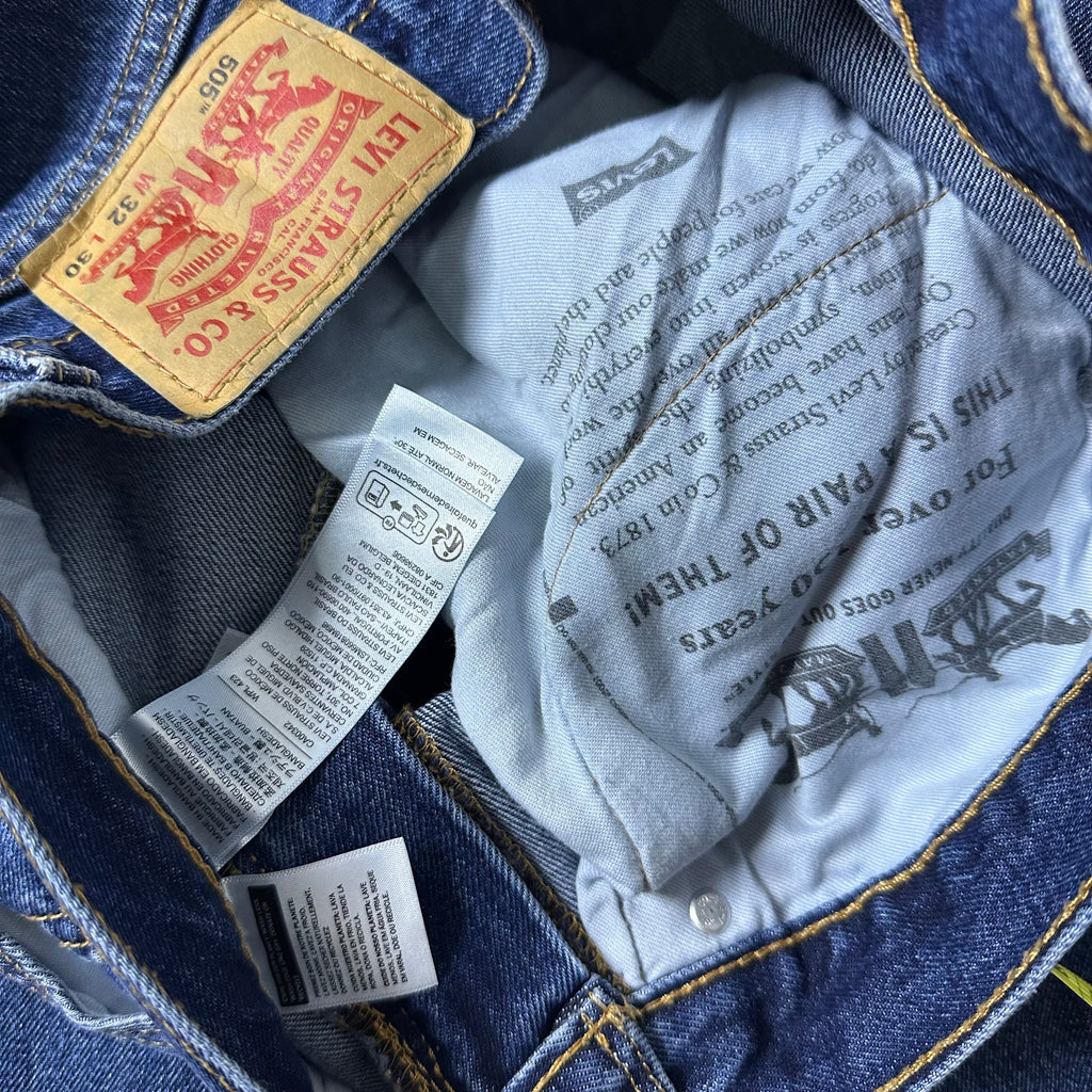 Levi’s 505 Regular Straight Fit Jeans in Dark Stonewash (Size 32)