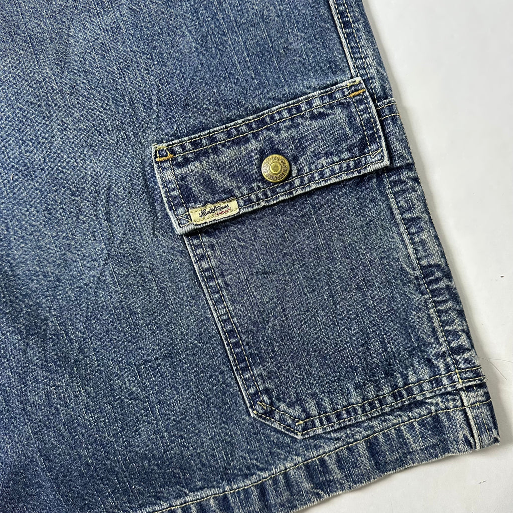 Y2k Levi’s Loose Fit Cargo Jorts (Size 40)