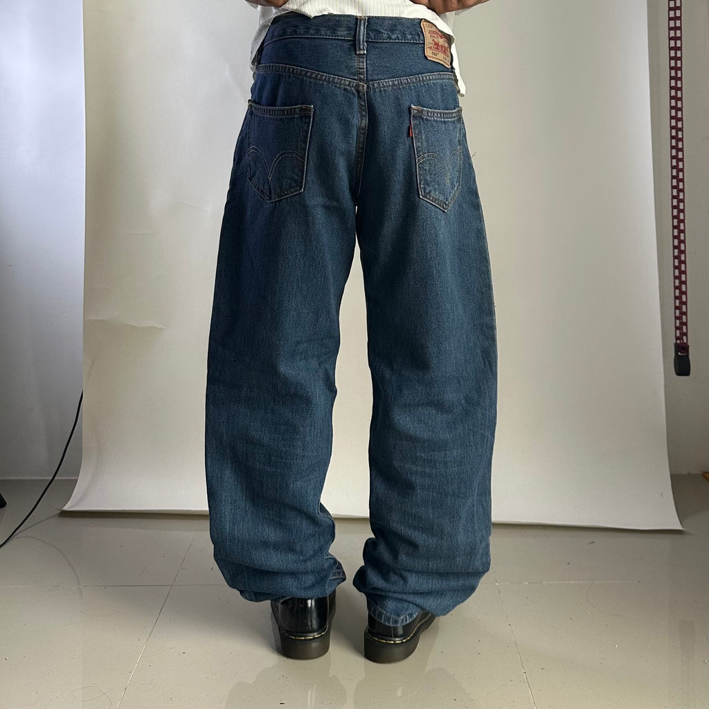 Levi’s 550 Relaxed Fit Jeans in Dark Stonewash Denim (Size 30)