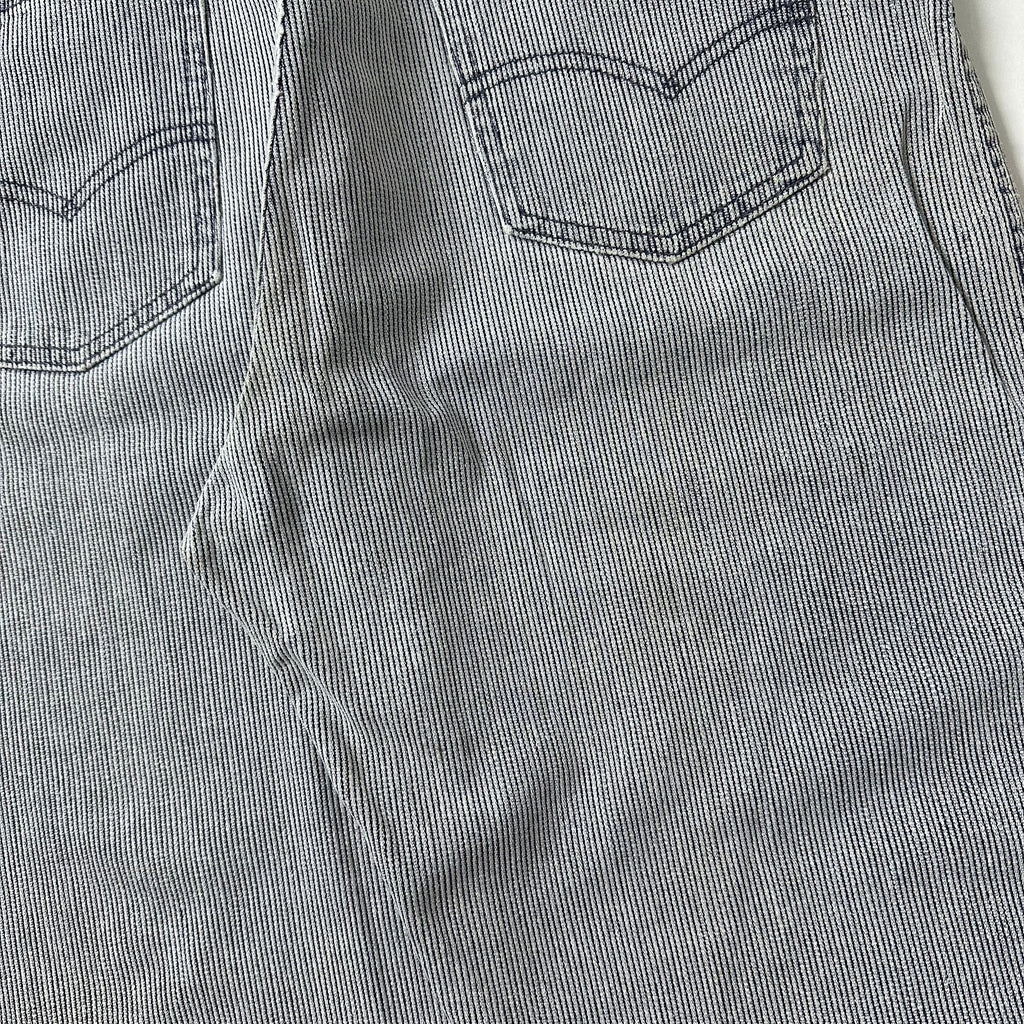 Vintage Levi’s 550 Relaxed Tapered Fit Corduroy Jeans in Gray (Size 34)