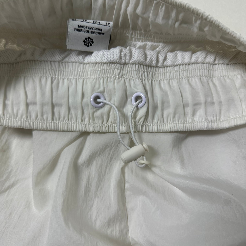 Nike Sportswear Essential High-Rise Woven shorts in White for Women (Size XS 20-28)