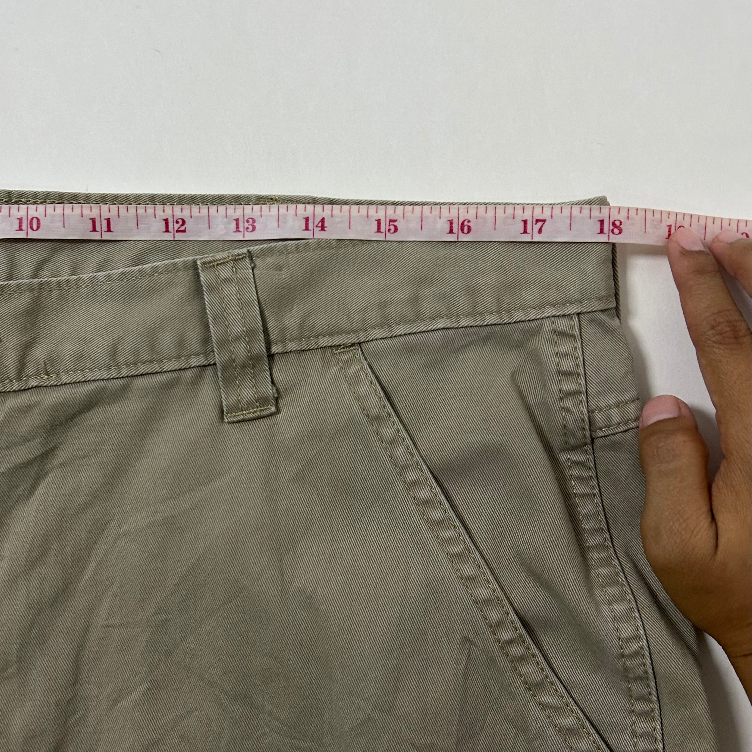 Wrangler Cargo Pants in Khaki (Size 36)