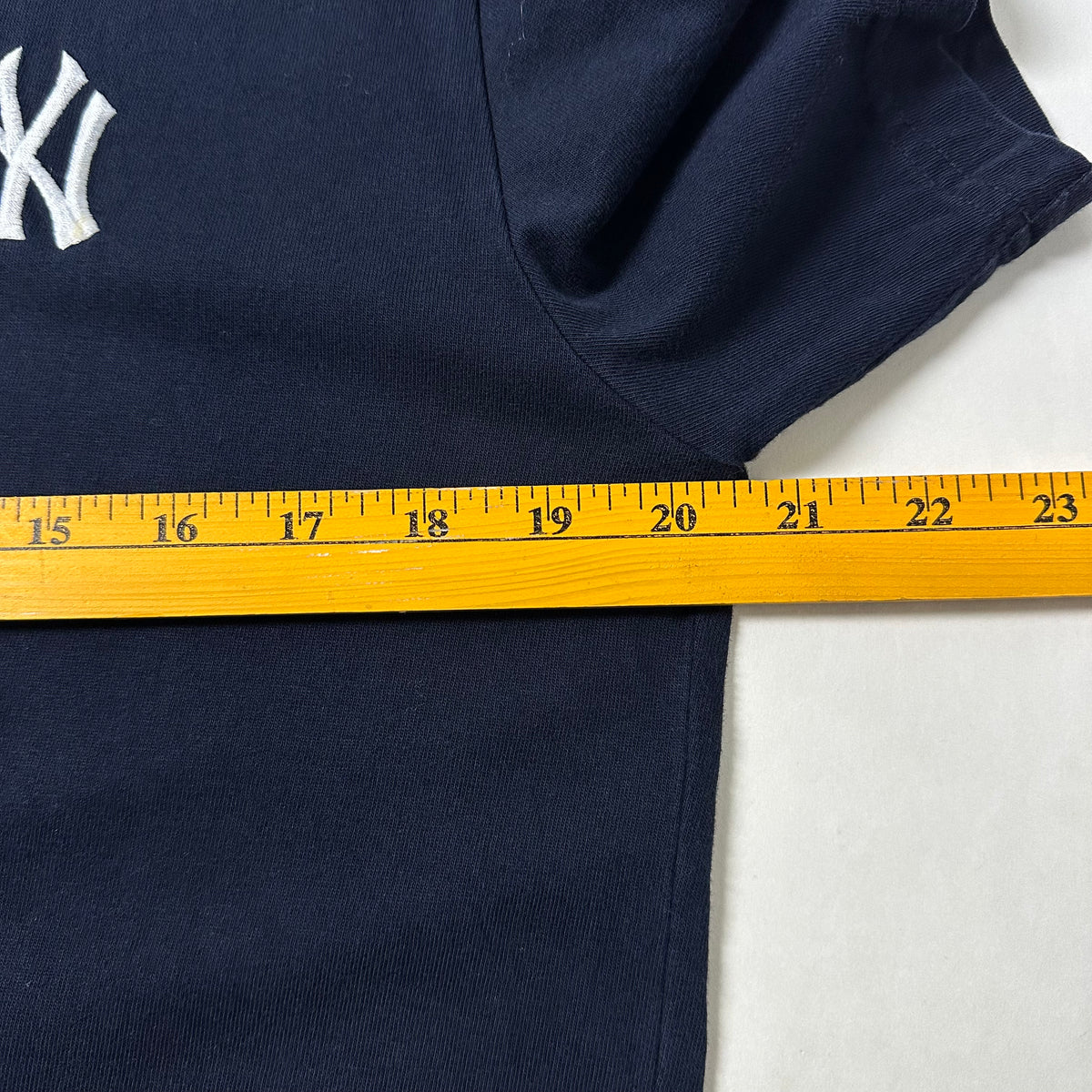 MLB New York Yankees T-Shirt in Navy Blue (Size Medium)