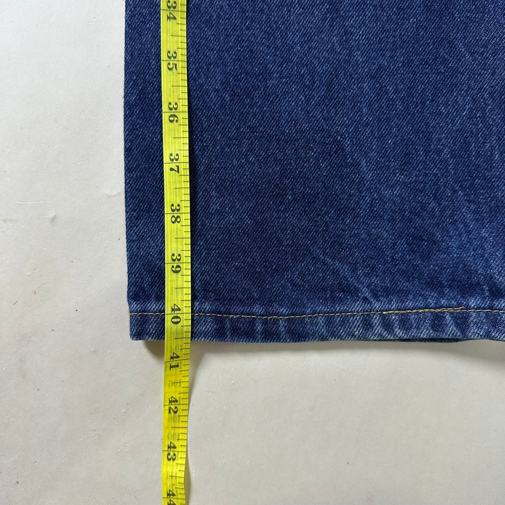 Wrangler Rugged Wear Classic Fit Jeans in Prewashed Denim (Size 31)