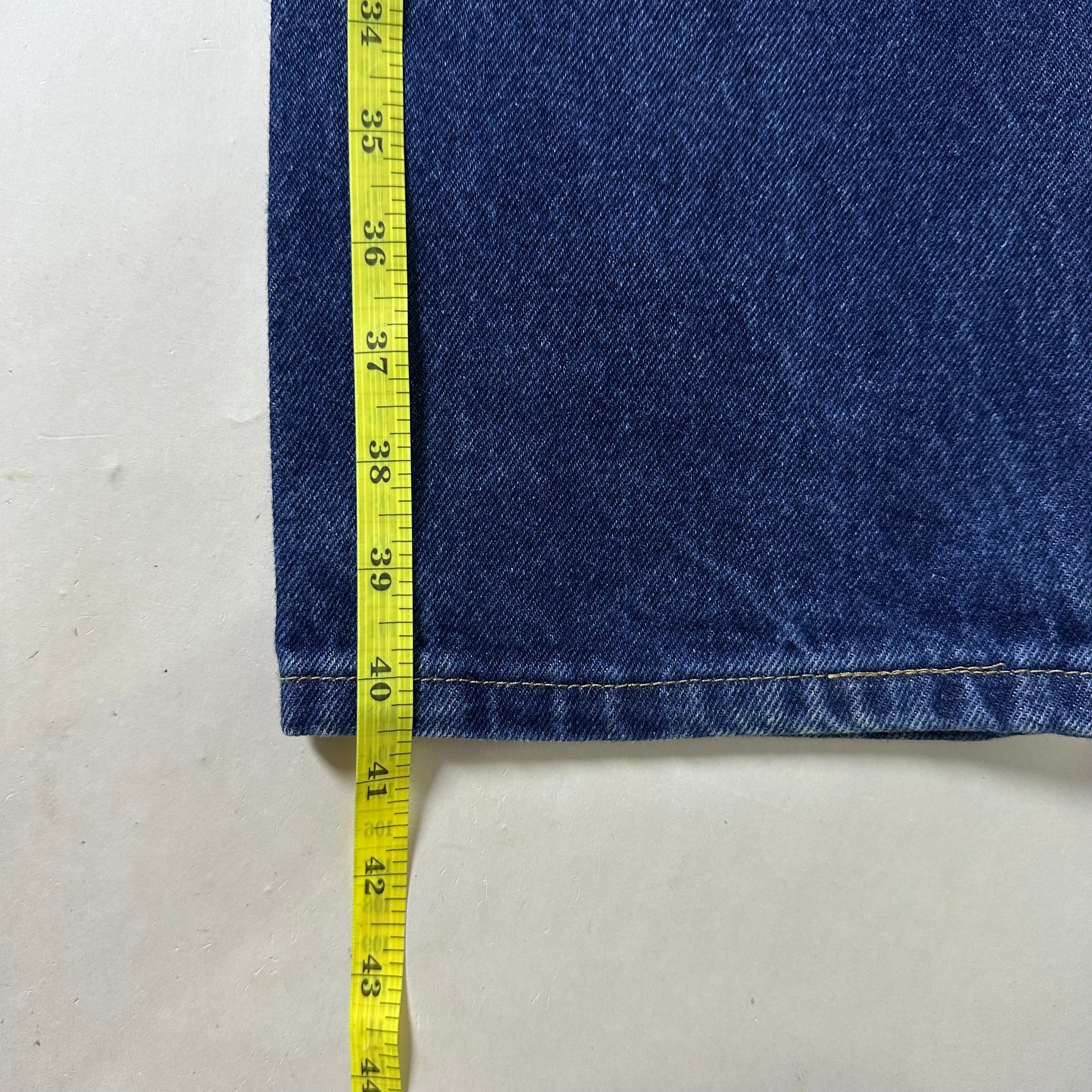Wrangler Rugged Wear Classic Fit Jeans in Prewashed Denim (Size 31)