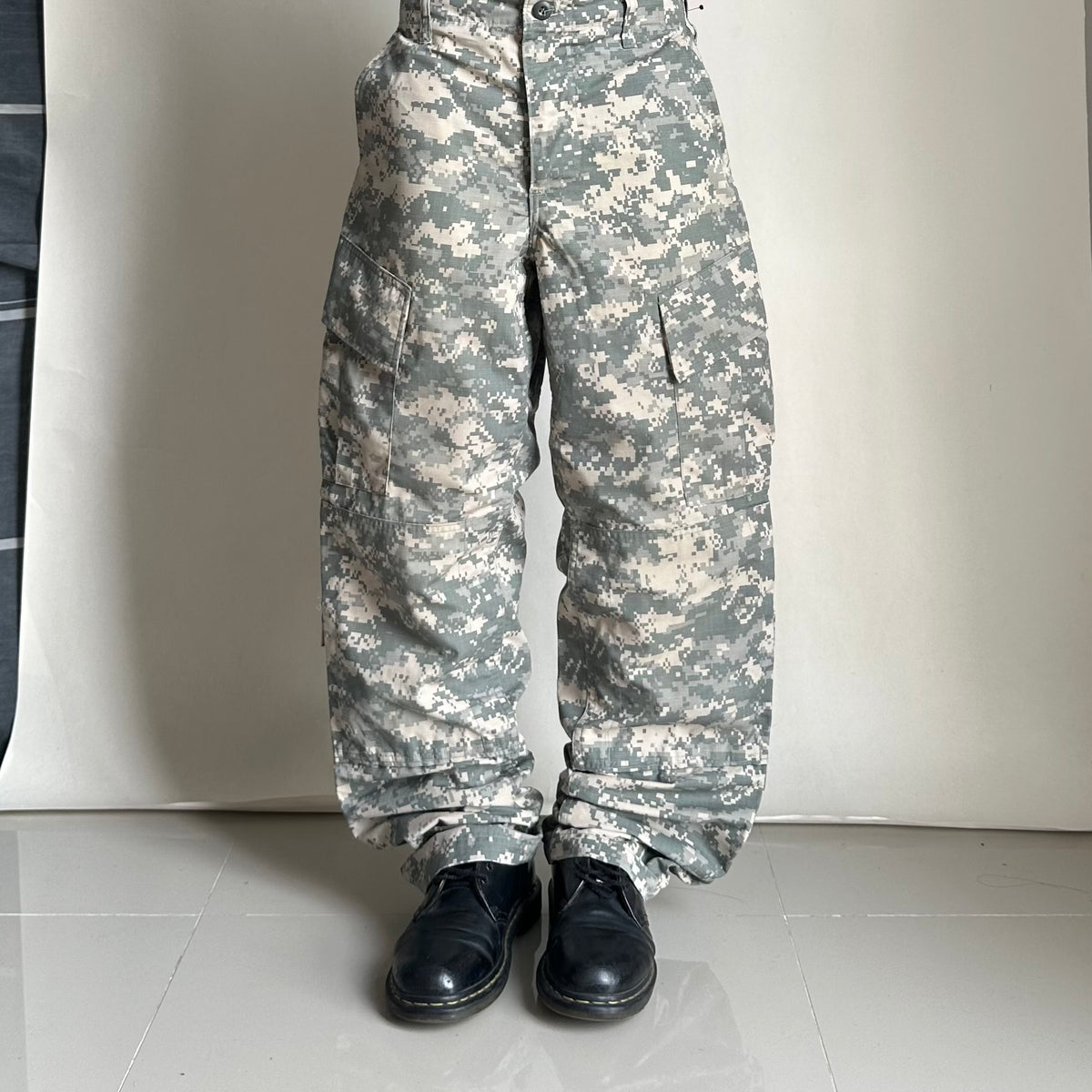 U.S. Army Universal Camouflage Cargo Pants (Size 27-31)