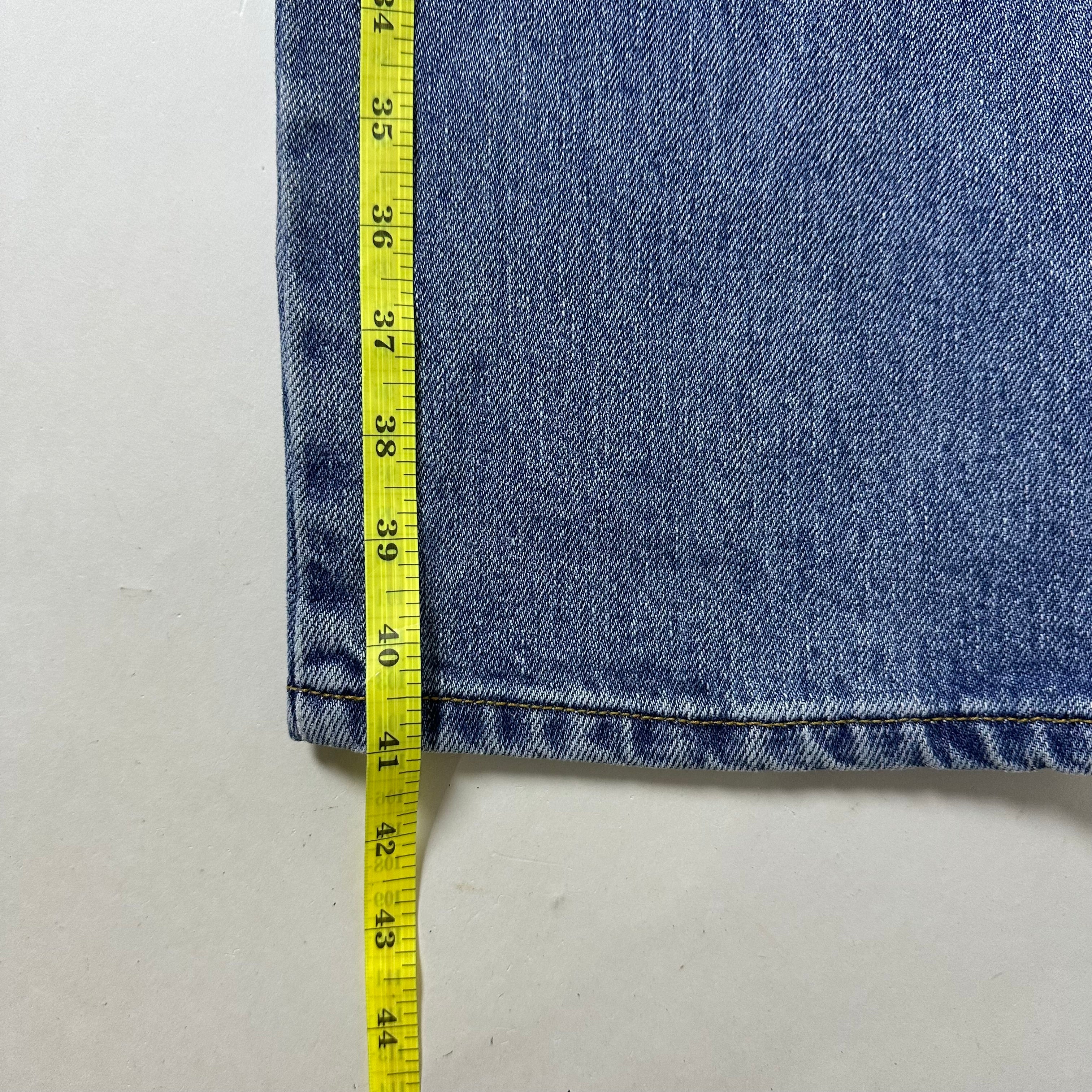 Vintage 2006 Levi’s 505 Regular Straight Fit in Medium Stonewash (Size 33)