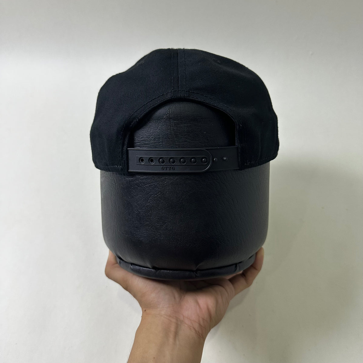 Gatorade by OTTO Flat Bill Snapback Cap in Black (One Size)
