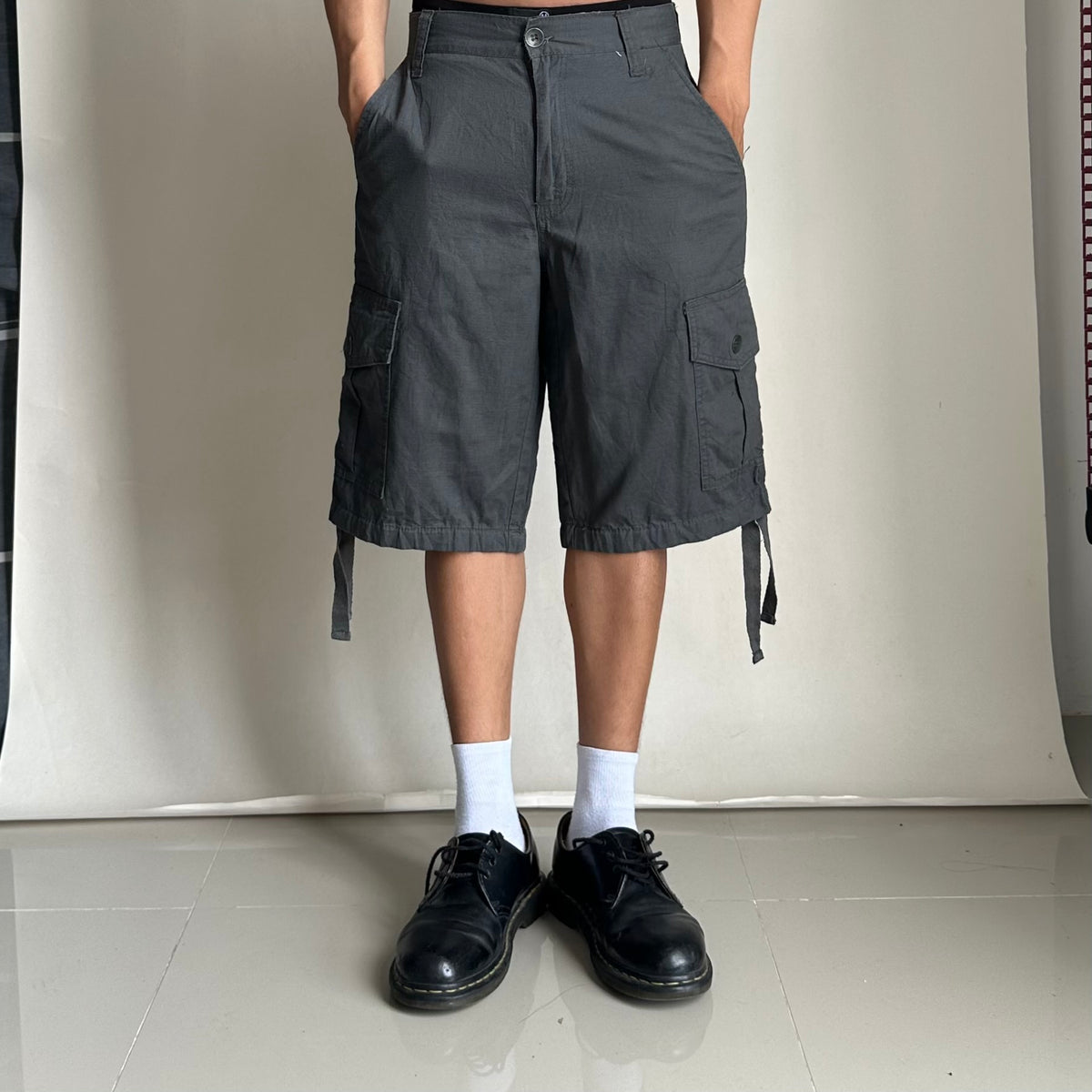 Y2K SouthPole Cargo Short in Dark Gray (Size 29)