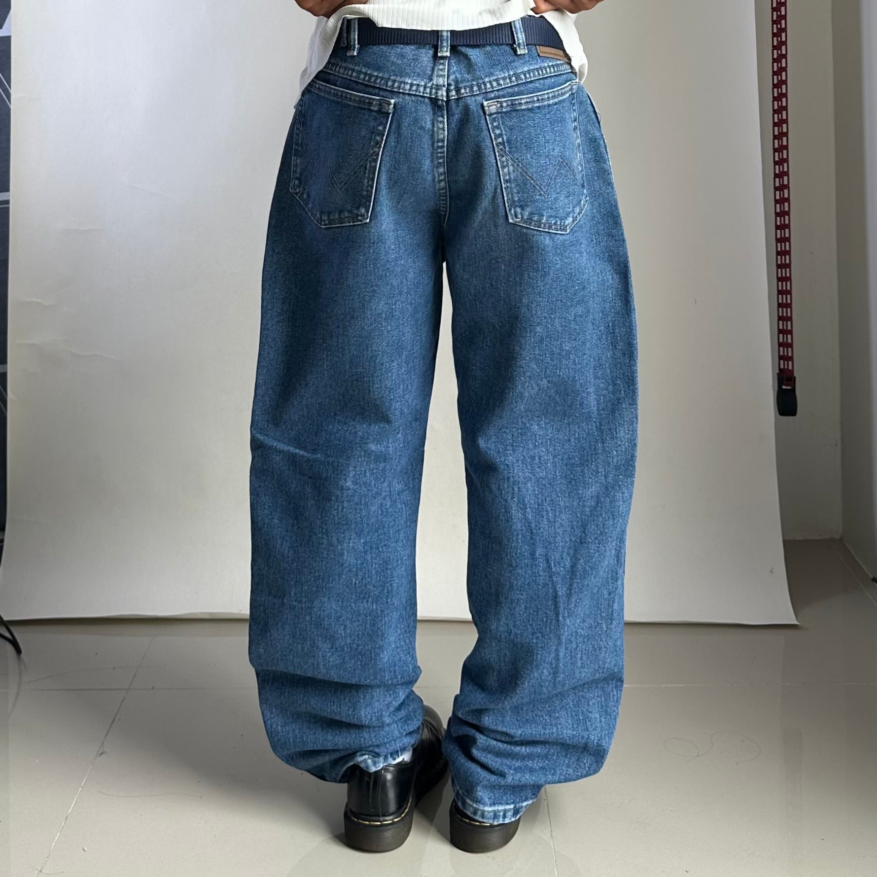 Wrangler Rugged Wear Relaxed Fit Jeans in Antique Indigo Wash (Size 34)