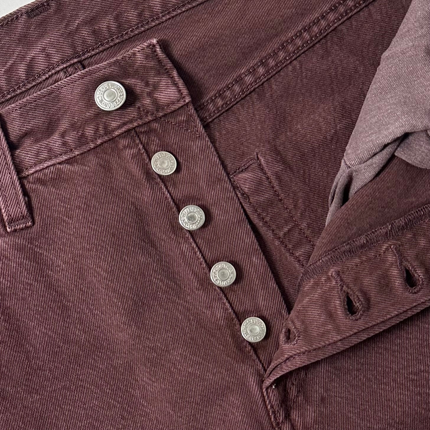 Levi’s 501 Original Fit Jeans Button Fly in Bitter Chocolate/Burgundy Maroon (Size 32)