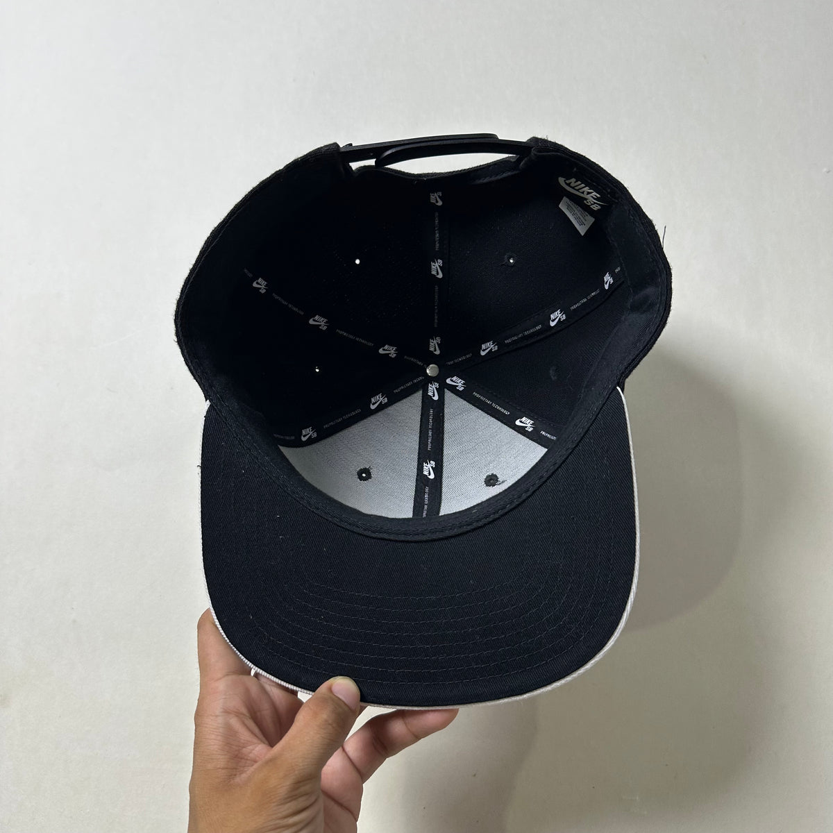 Nike SB Snapback Cap in Black & White with Floral Logo (One Size)