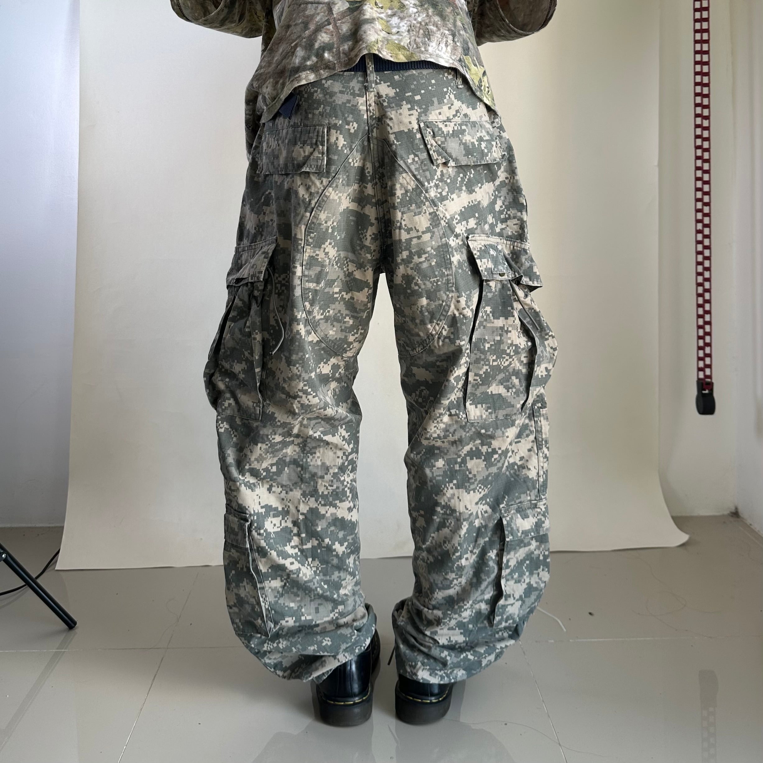 U.S. Army Combat Uniform Pants (ACU) in Universal Camouflage Pattern Size M (31-35)