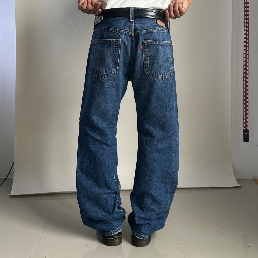 Levi’s 501 Original Fit Jeans Button Fly in Rinse Dark Wash (Size 34)