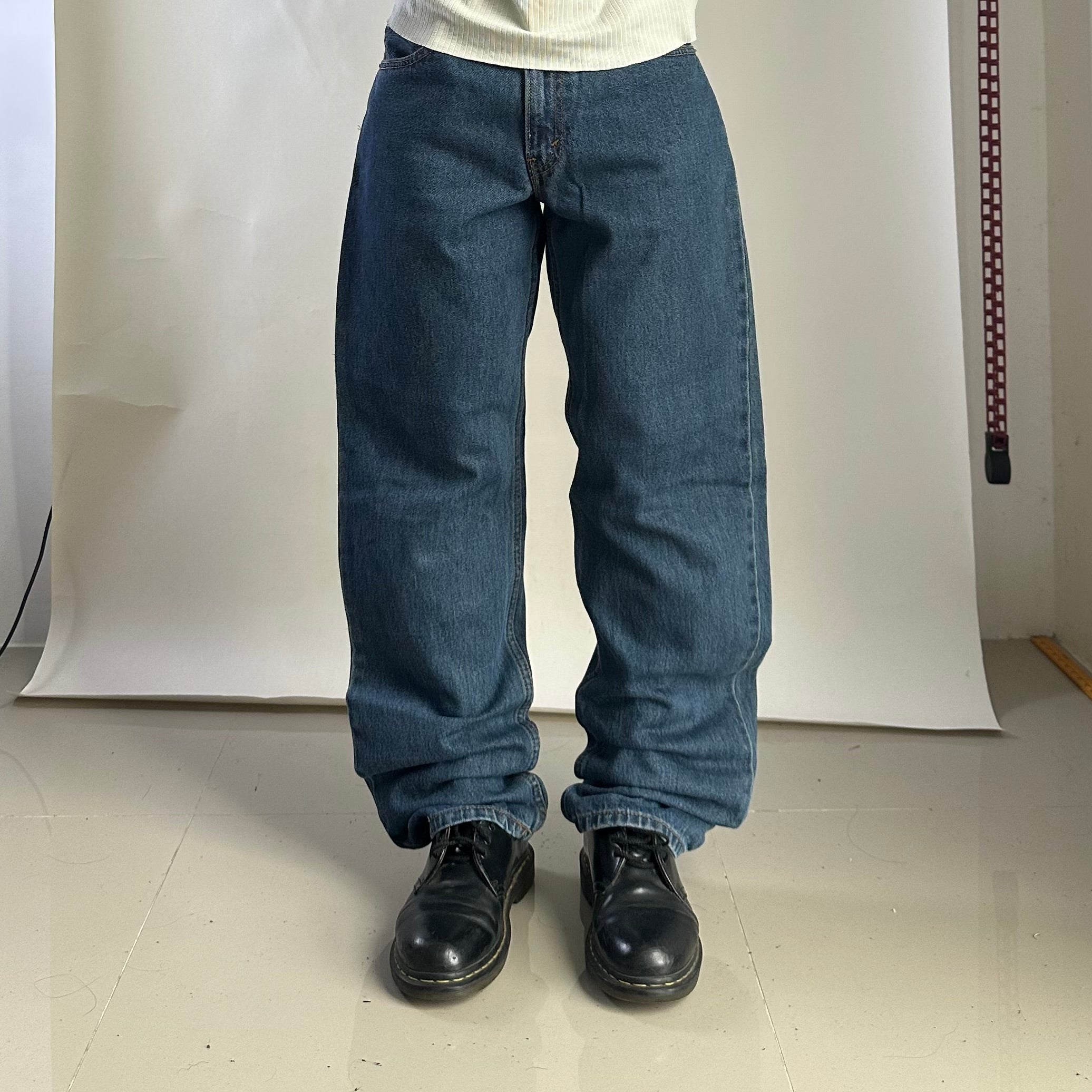 Levi’s 550 Relaxed Fit Jeans in Dark Stonewash Denim (Size 30)