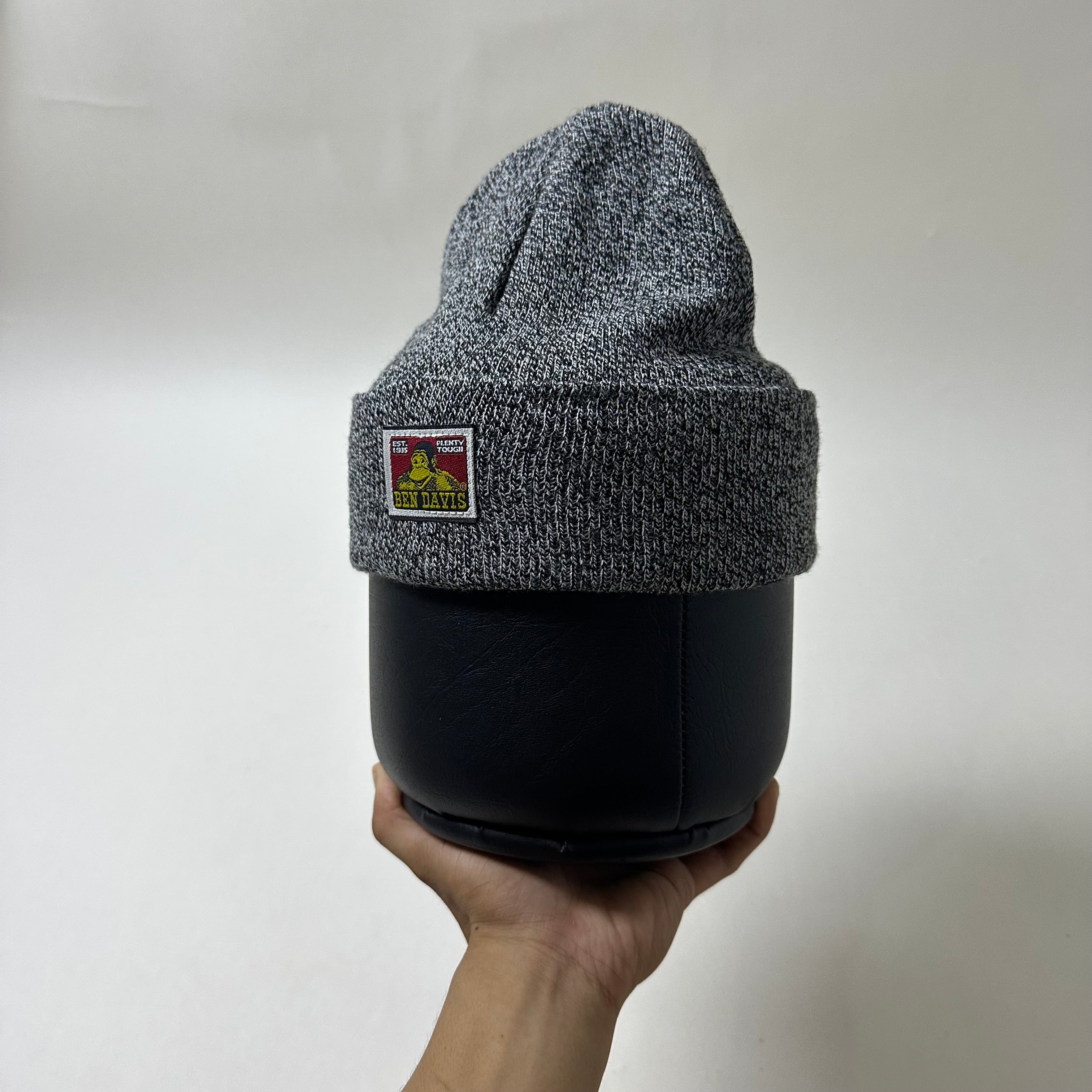 BEN DAVIS Beanie Acrylic Cuffed Knit Hat in Marled Black (One Size)
