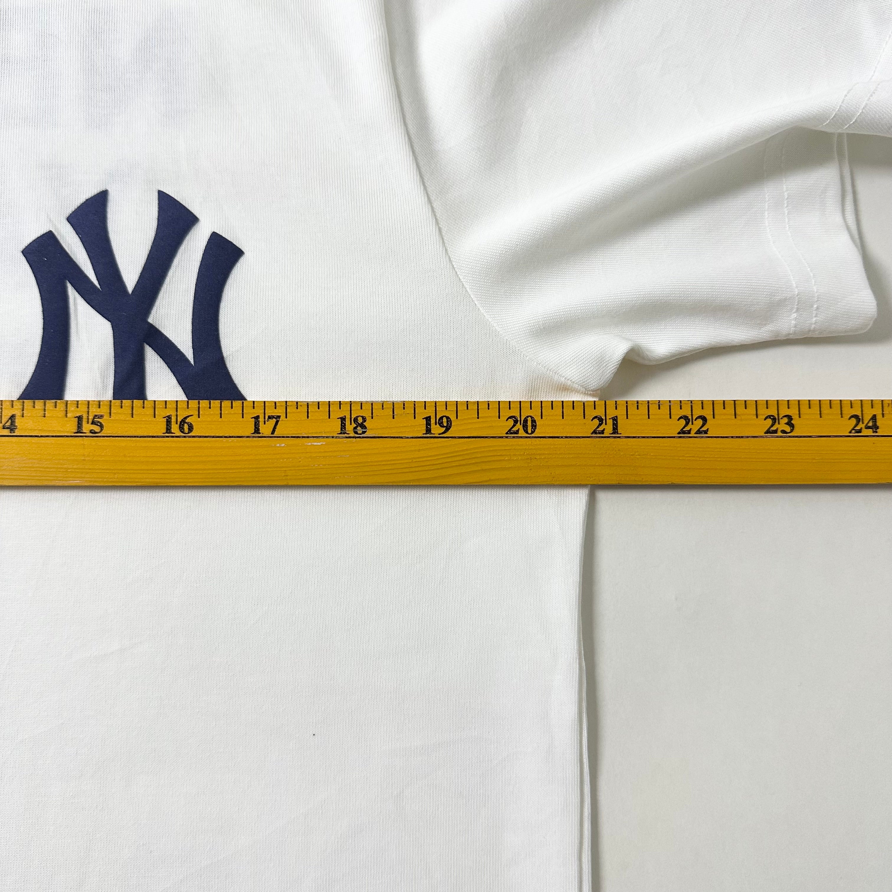 MLB New York Yankees T-shirt in White Size Medium (Fits Large)