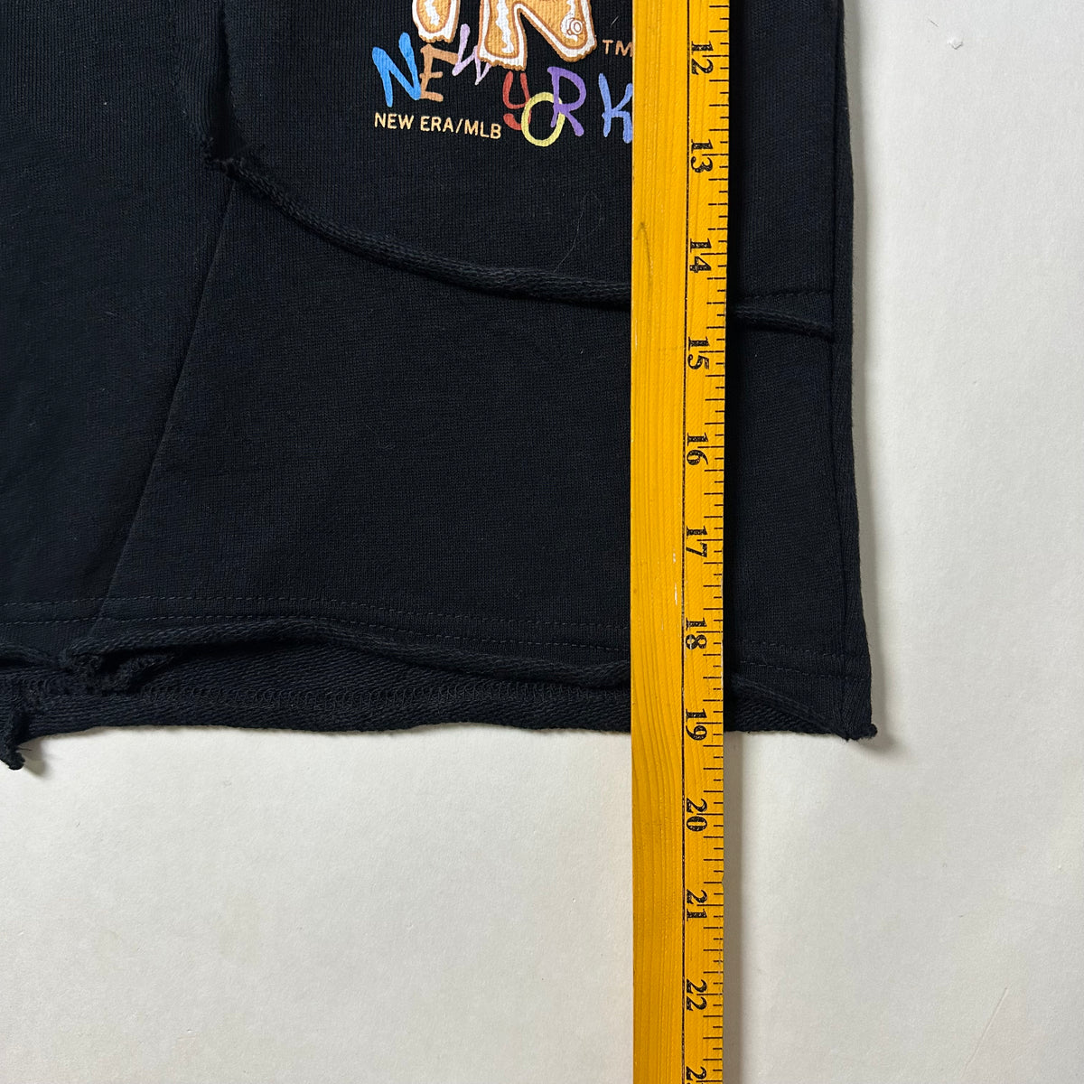 New Era New York Yankees Sweatshorts in Black (Size 28-36) — SOLD