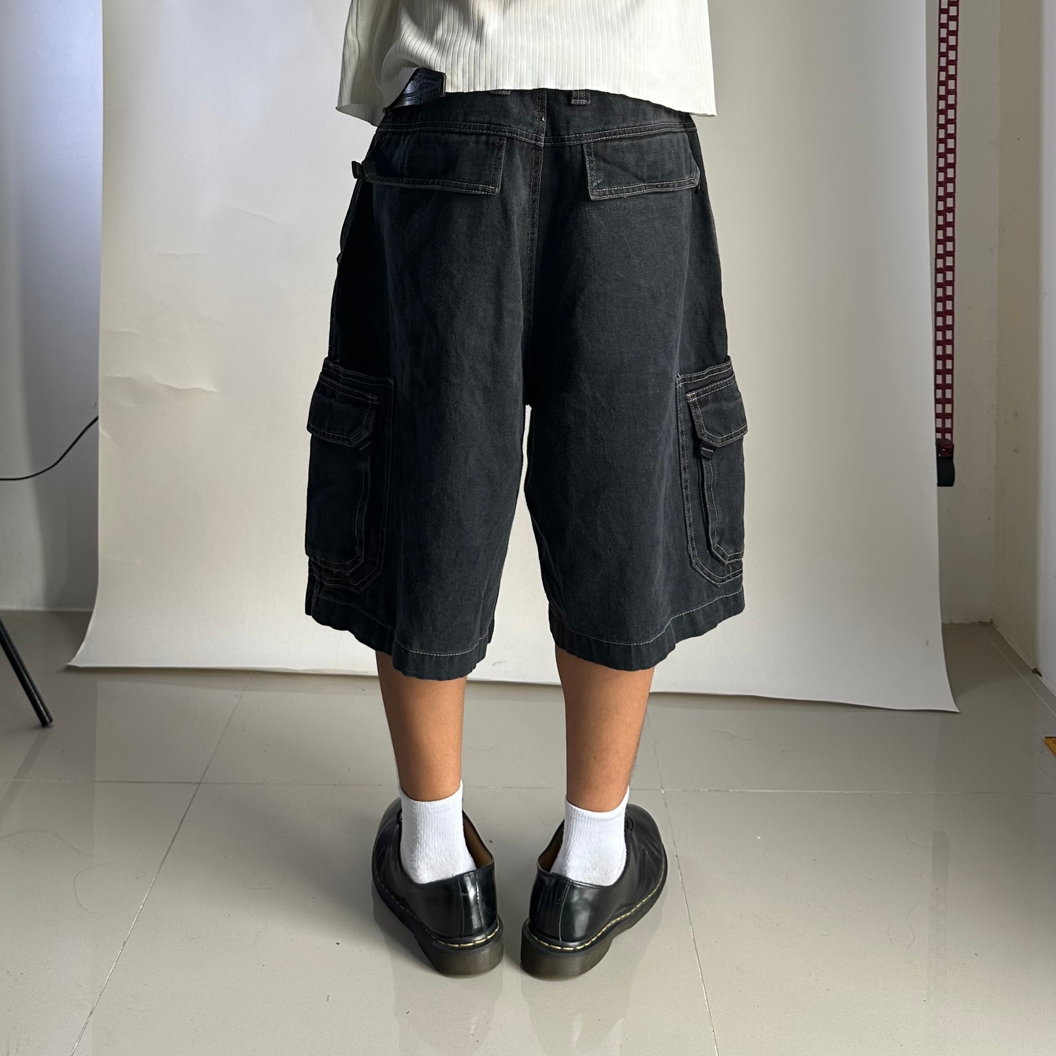 Bailey’s Point Cargo Shorts in Black (Size 34)