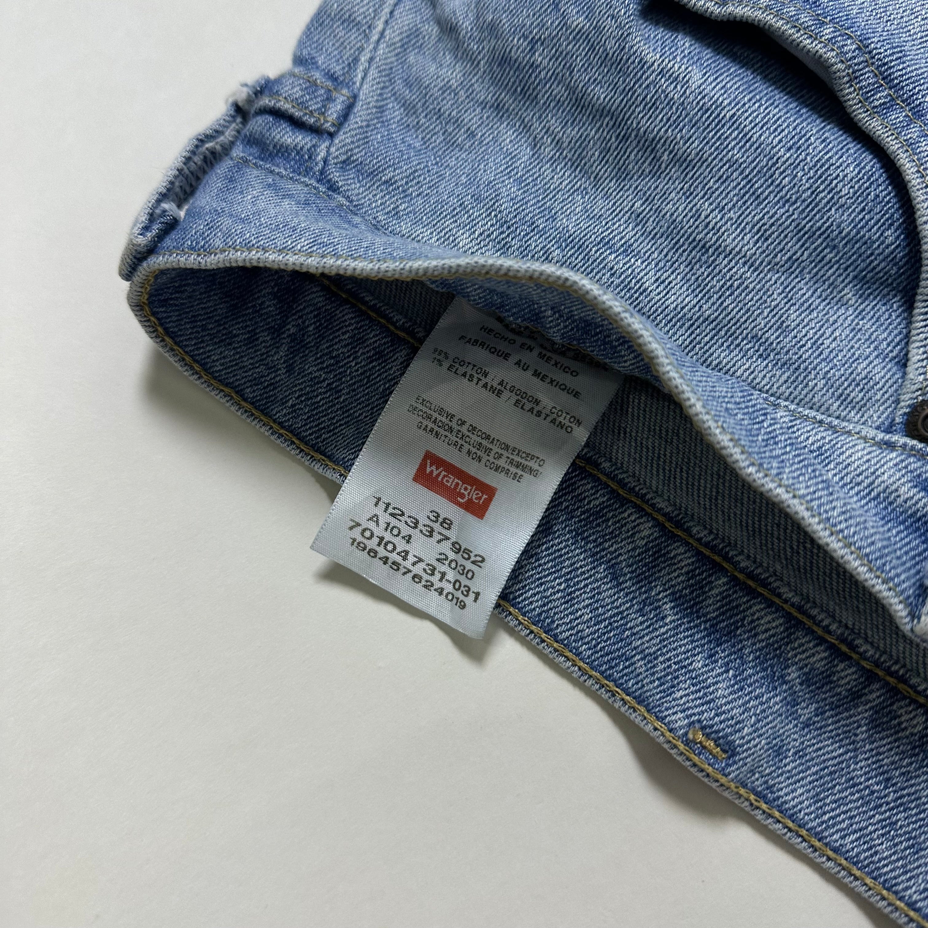 Wrangler Light Washed Jorts (Size 38)