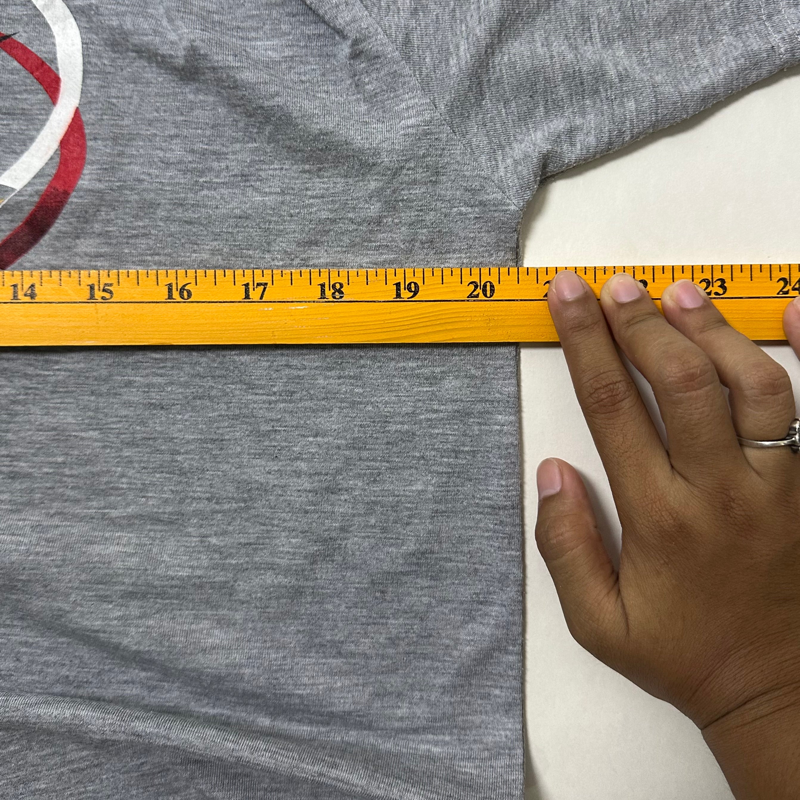 Vintage Nike Reflective T-shirt in Gray (Size Medium)