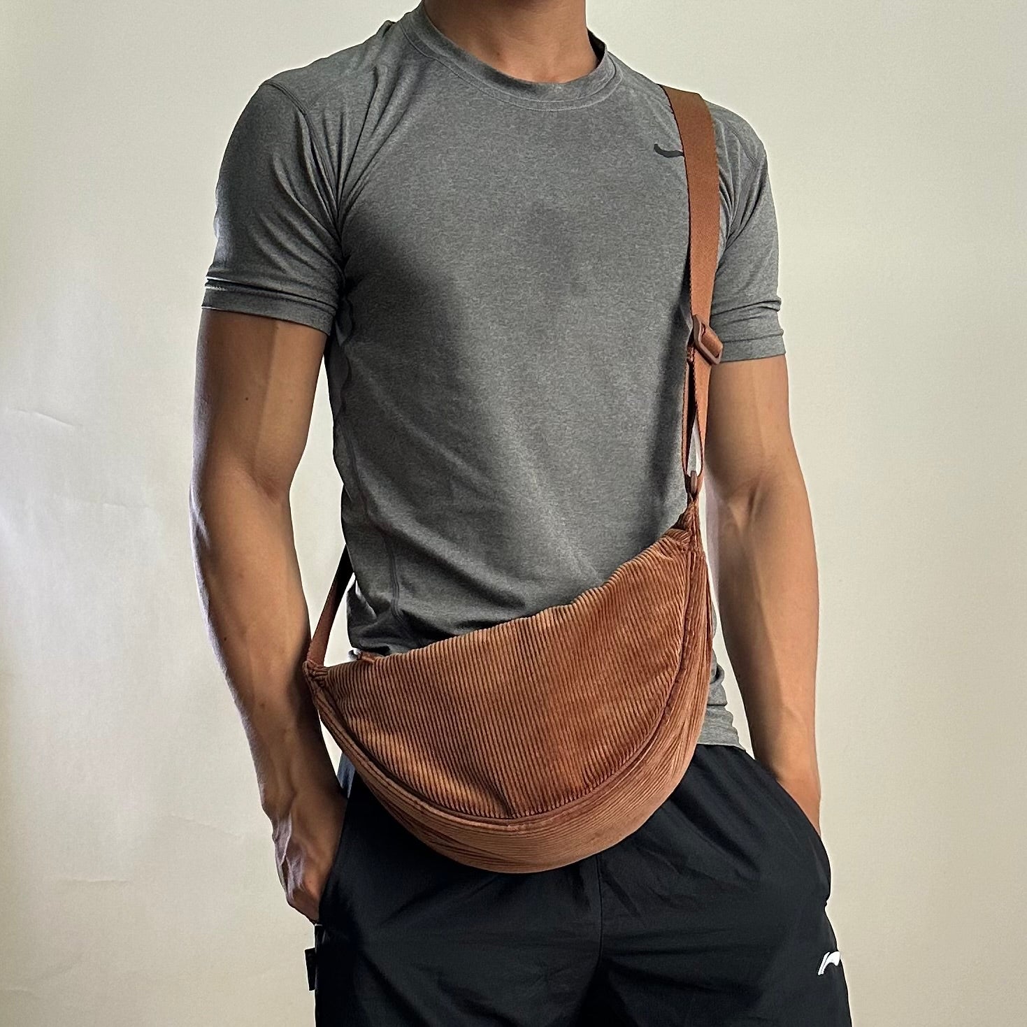 Uniqlo Round Mini Shoulder Bag Corduroy in Brown Unisex (One Size)