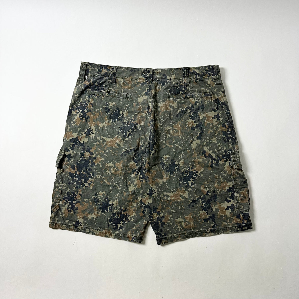 Wrangler Camouflage Cargo Shorts (Size 36) — SOLD