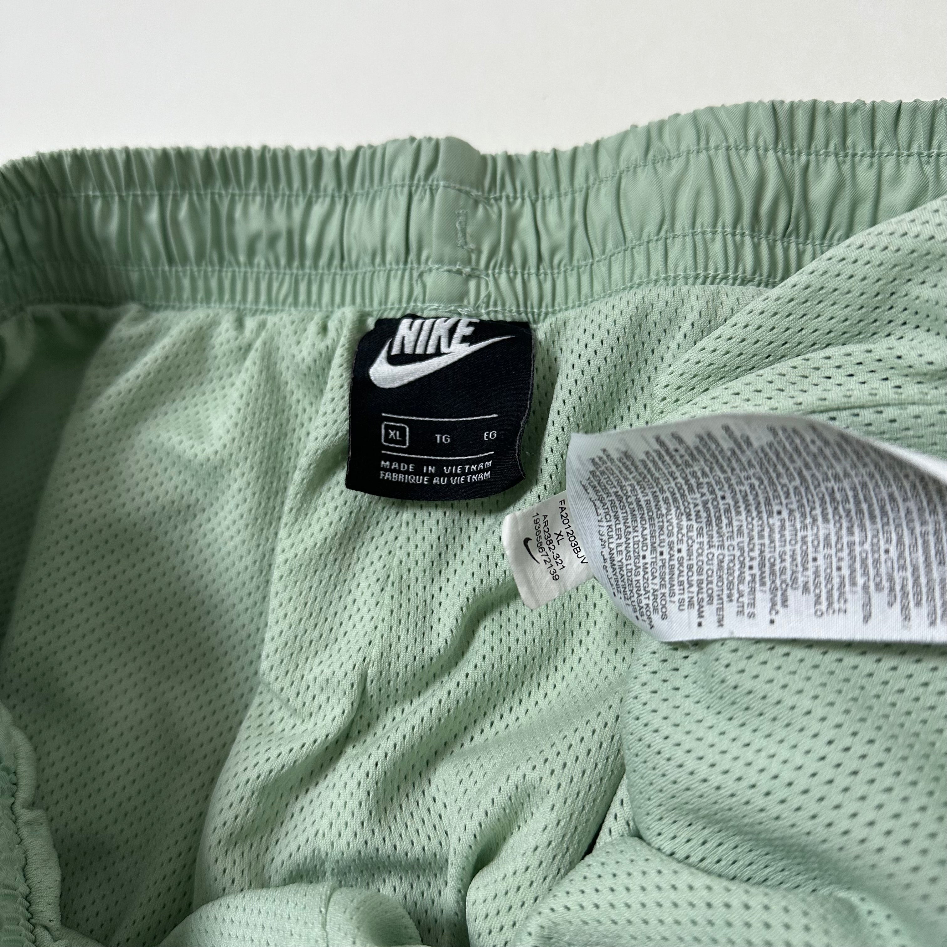 Nike Sportswear Woven Flow Shorts in Mint green (Size XL 32-38)