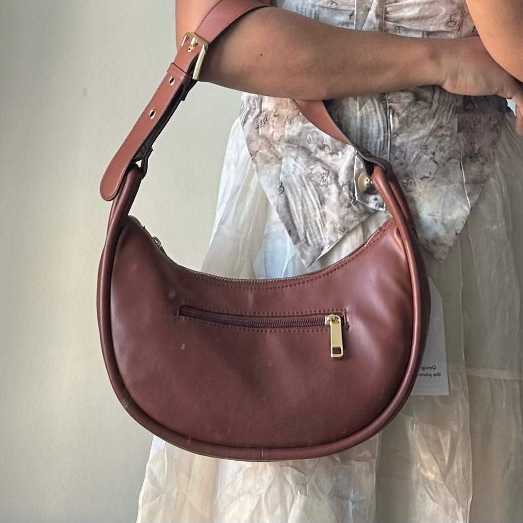 Brand New Time and Tru Women's Faux Leather Griffin Crescent Handbag Cognac