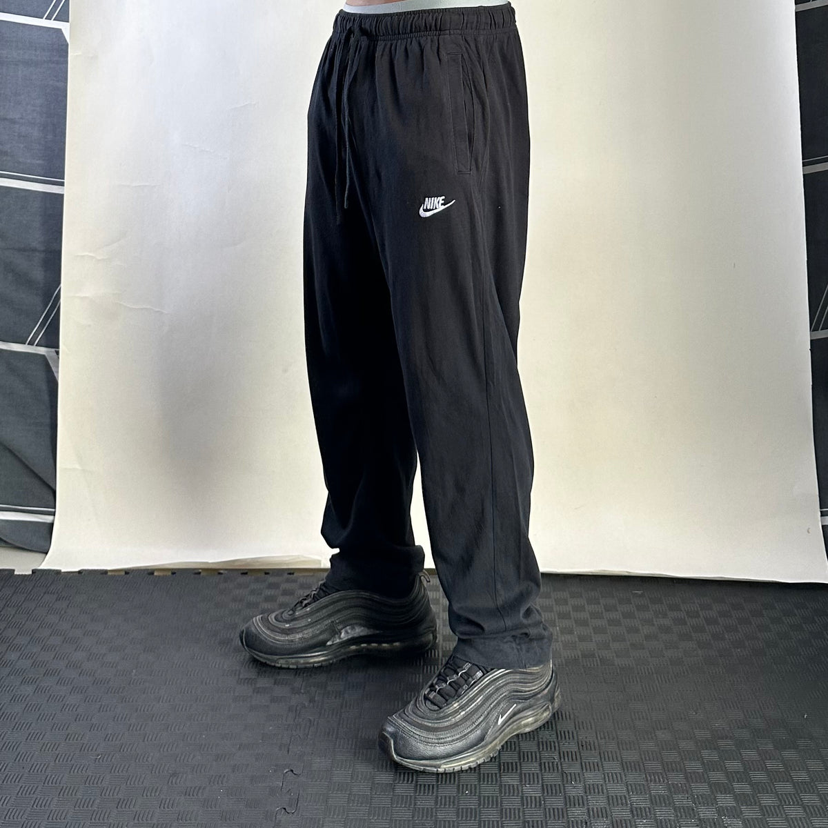 Nike Sportswear Sweatpants in Black (Size 30-36)