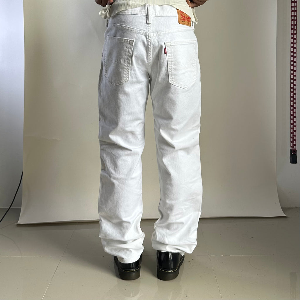 Levi’s 541 Athletic Taper Fit Jeans in White (Size 31-32)