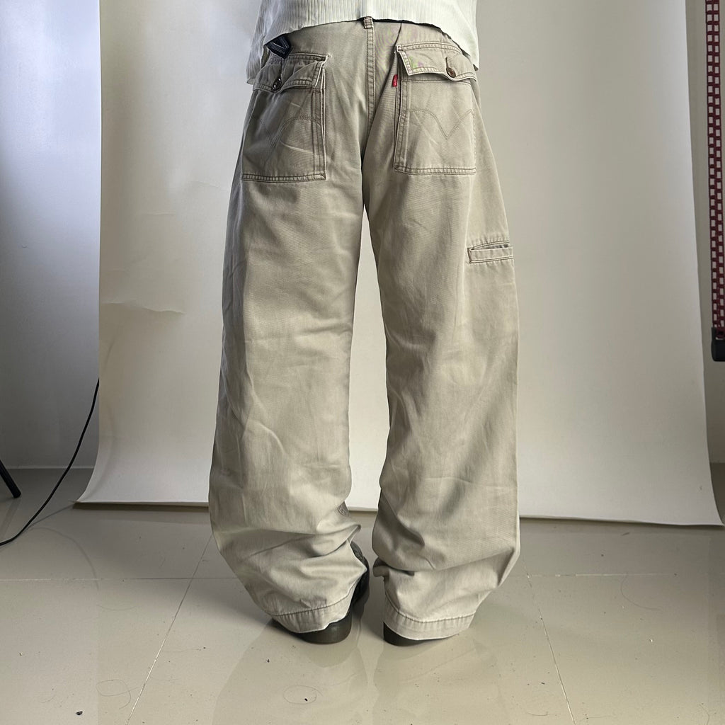 Levi’s Workwear Loose Boot Cut Pants in Khaki (Size 34)