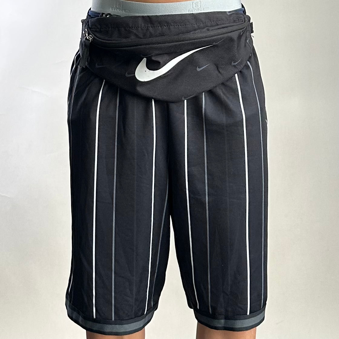 Nike Heritage Belt Bag “All Over Swoosh” in Black