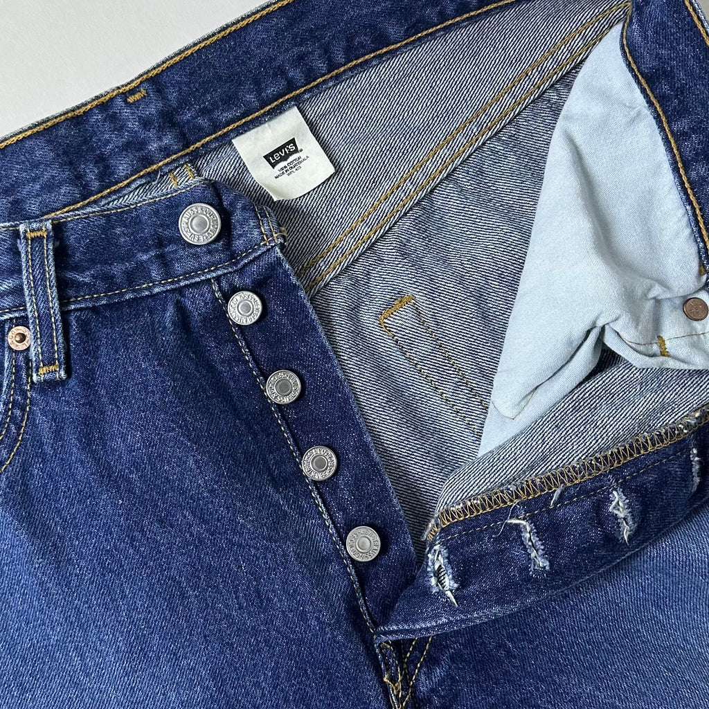 Vintage 2003 Levi’s 501 Original Fit Jeans Extended Patch Button Fly in Medium Wash (Size 33)