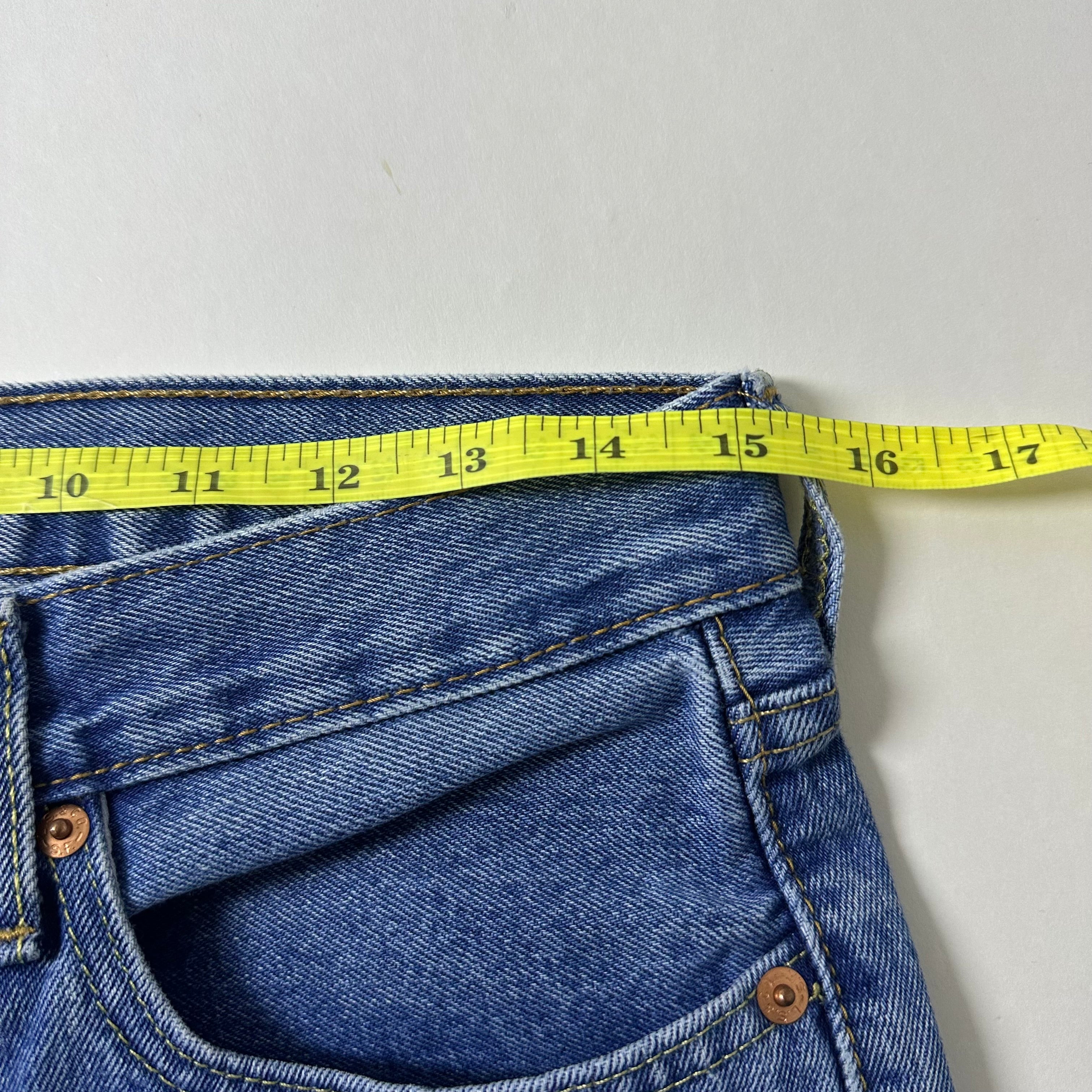Levi’s 550 Relaxed Fit Jeans in Medium Stonewash (Size 30)