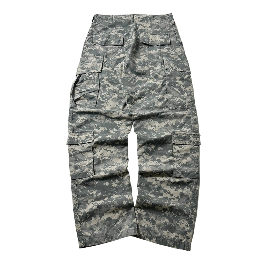 U.S. Army Universal Camouflage Cargo Pants (Size 27-31)