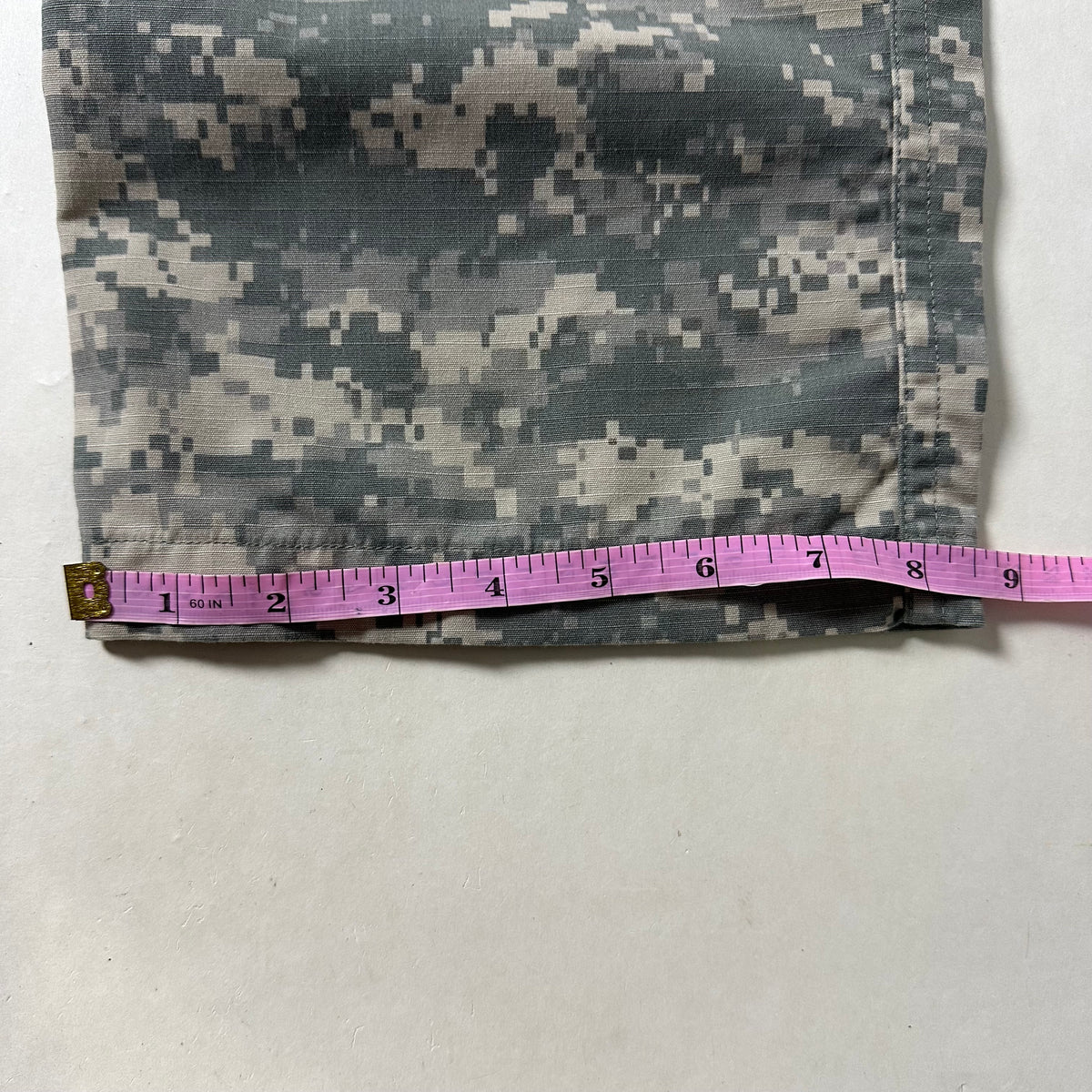 U.S. Army Universal Camouflage Cargo Pants (Size 27-31)