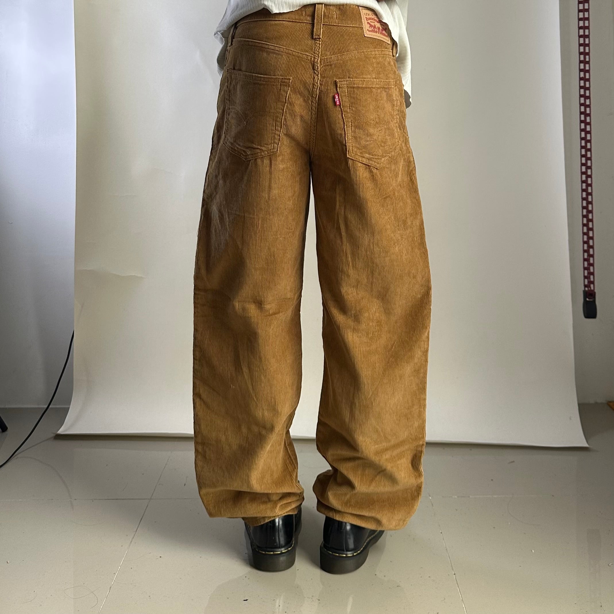 Levi’s 94 Baggy Corduroy Pants in Brown for Women (26-28)