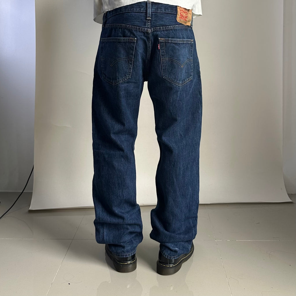 Levi’s 501 Original Fit Jeans Extended Patch Button Fly in Rinse Dark Wash (Size 32)