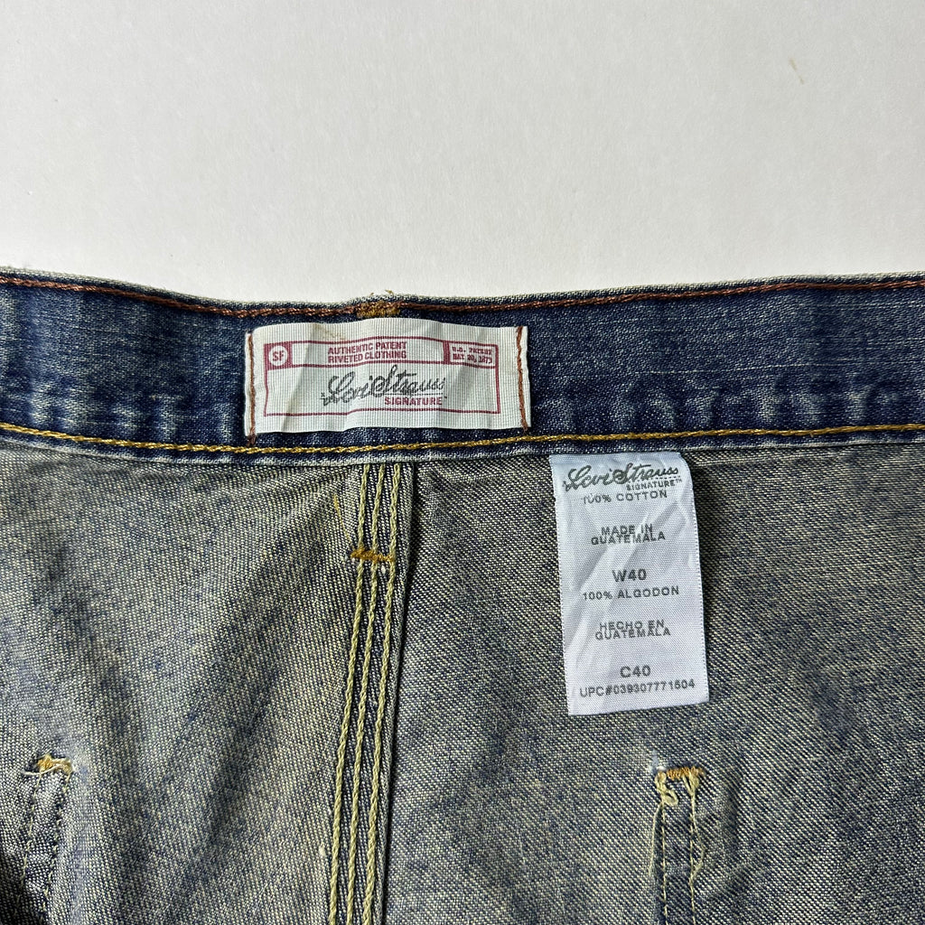 Y2k Levi’s Loose Fit Cargo Jorts (Size 40)