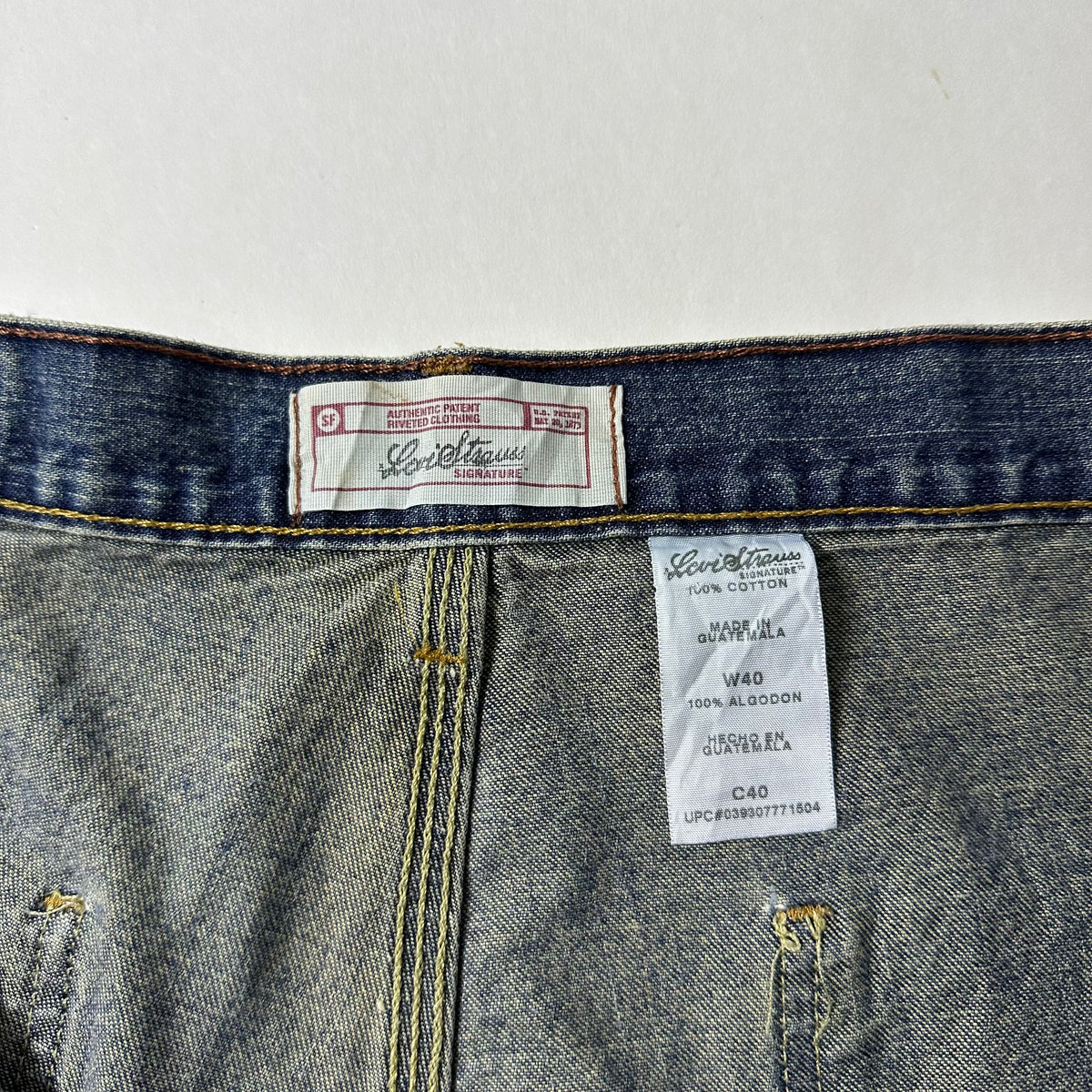 Y2k Levi’s Loose Fit Cargo Jorts (Size 40)