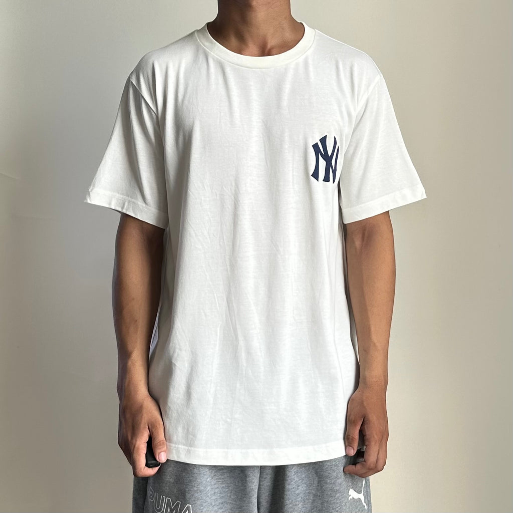 MLB New York Yankees T-shirt in White Size Medium (Fits Large)