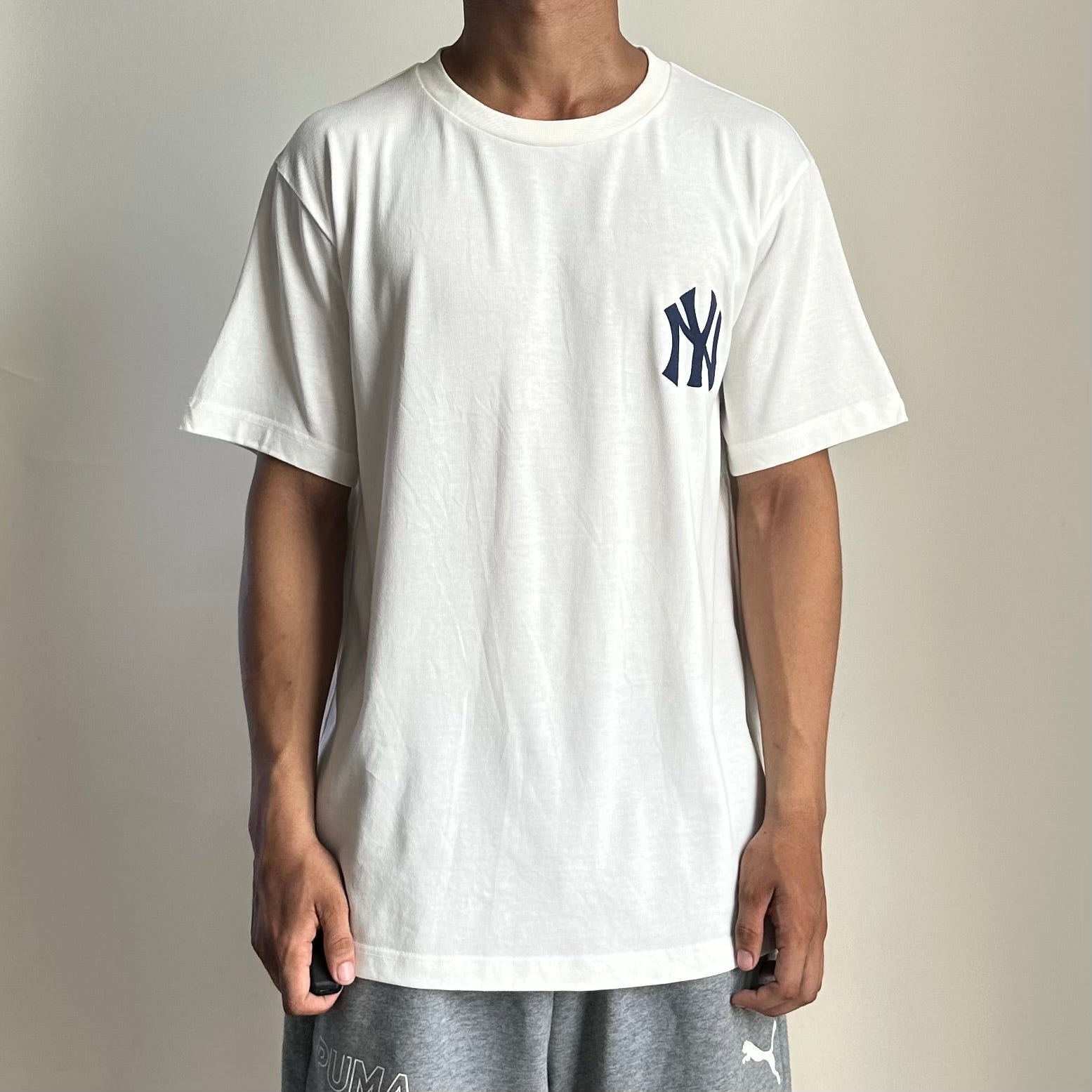 MLB New York Yankees T-shirt in White Size Medium (Fits Large)