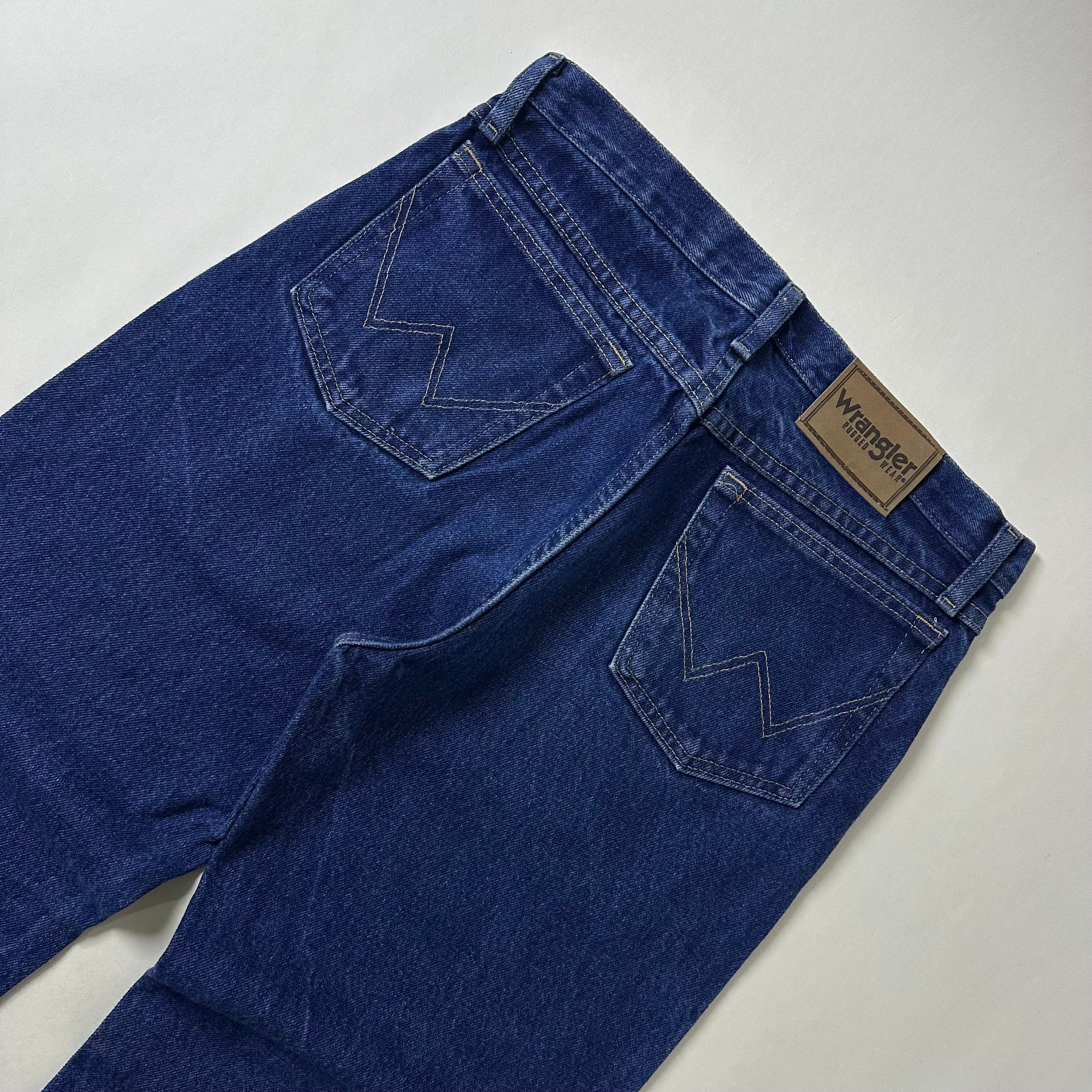Wrangler Rugged Wear Classic Fit Jeans in Prewashed Denim (Size 31)