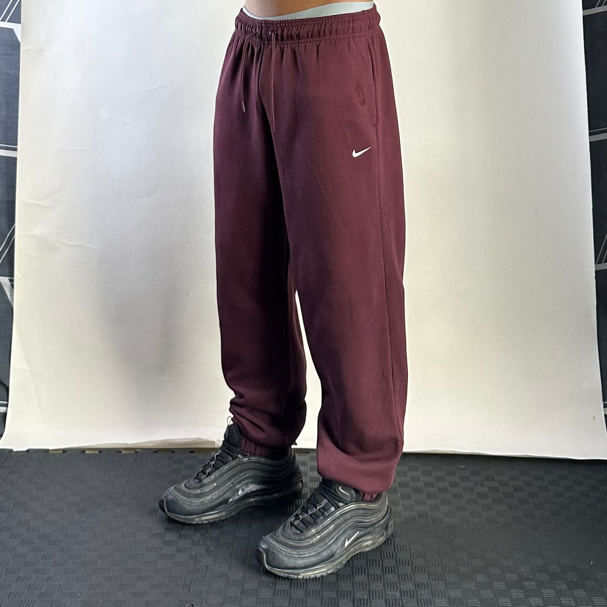 Nike Club Fleece Jogger Pants in Wine Red (Size 28-34)