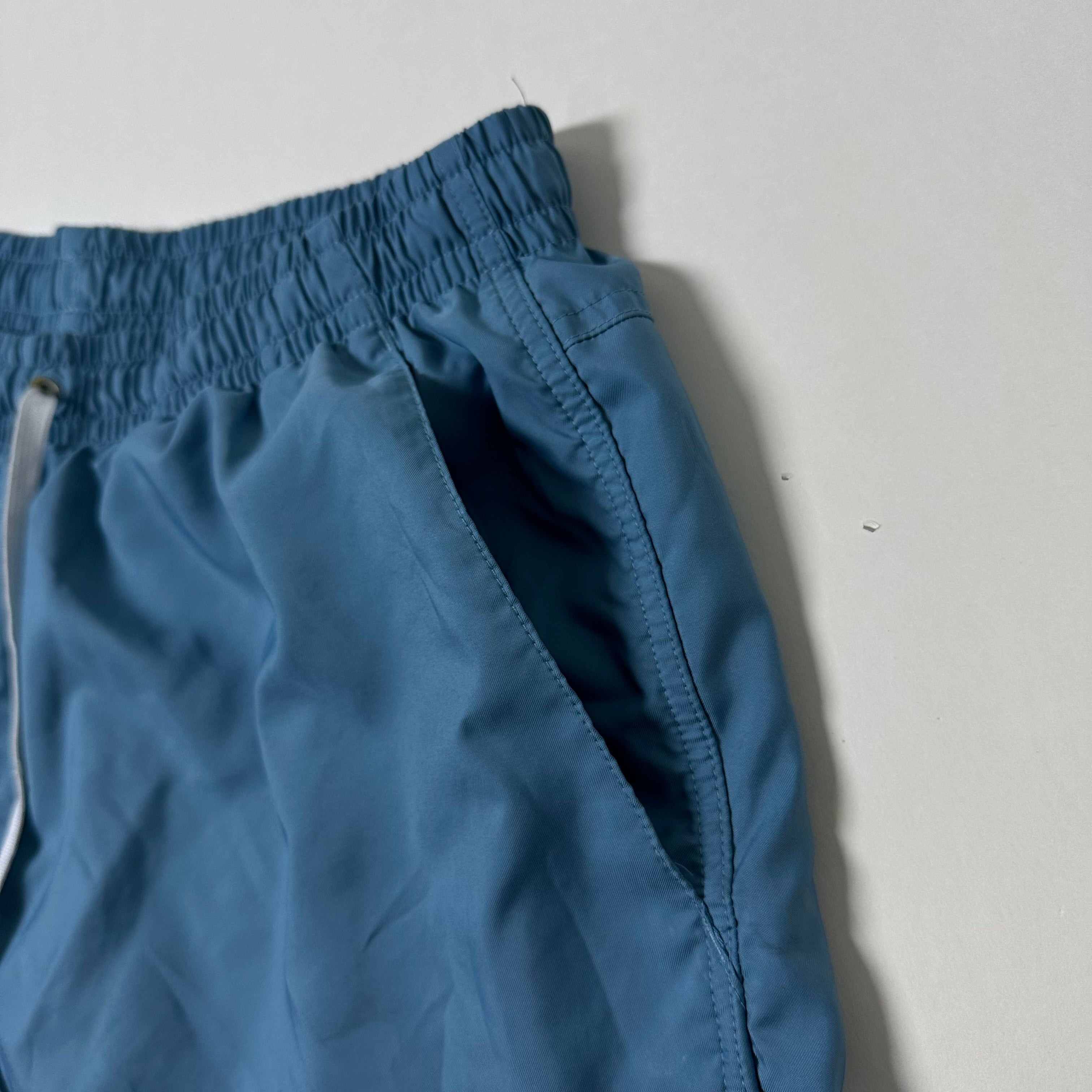 Nike Sportswear Woven Flow Shorts in Cerulean Blue (Size Large 30-36)