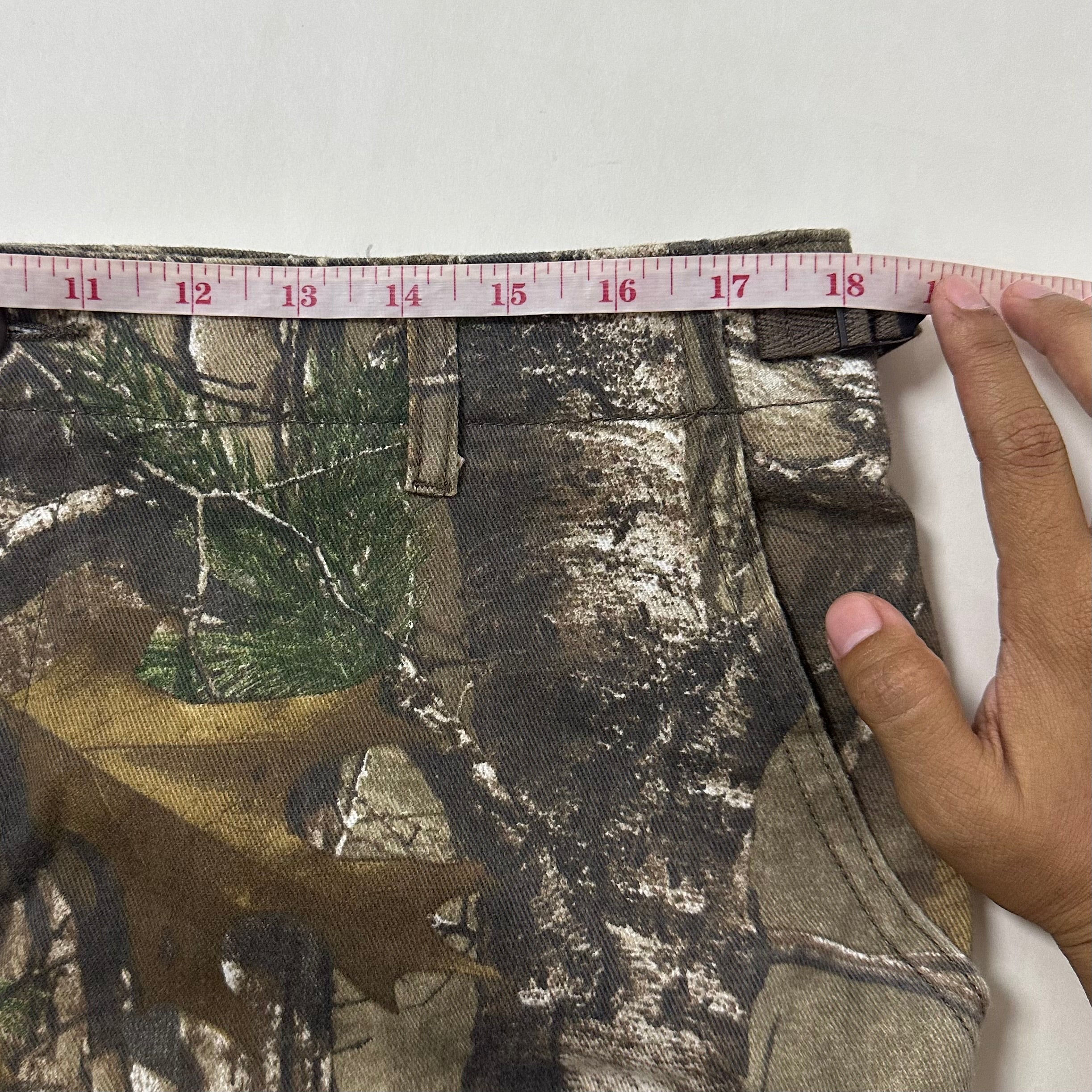 Realtree by Cabelas Camouflage Cargo Pants (Size 34-36)