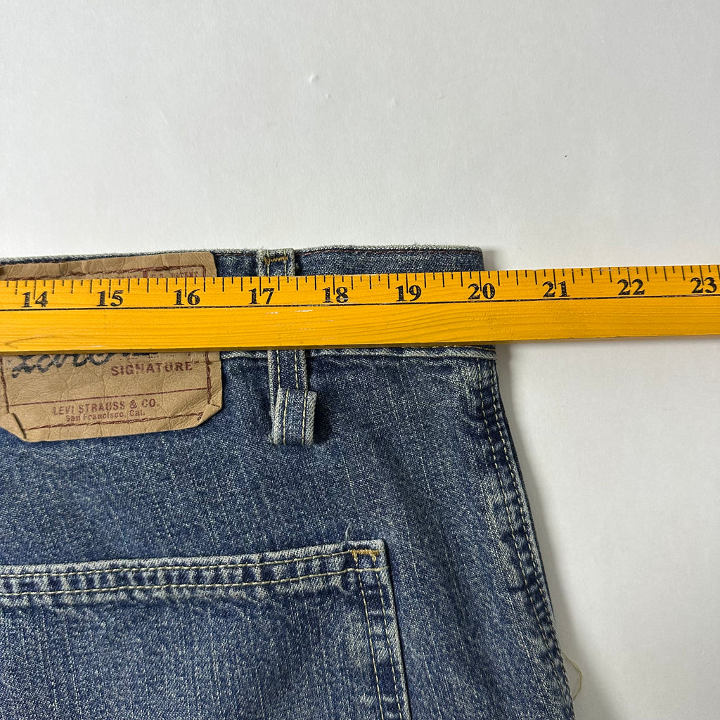 Y2k Levi’s Loose Fit Cargo Jorts (Size 40)